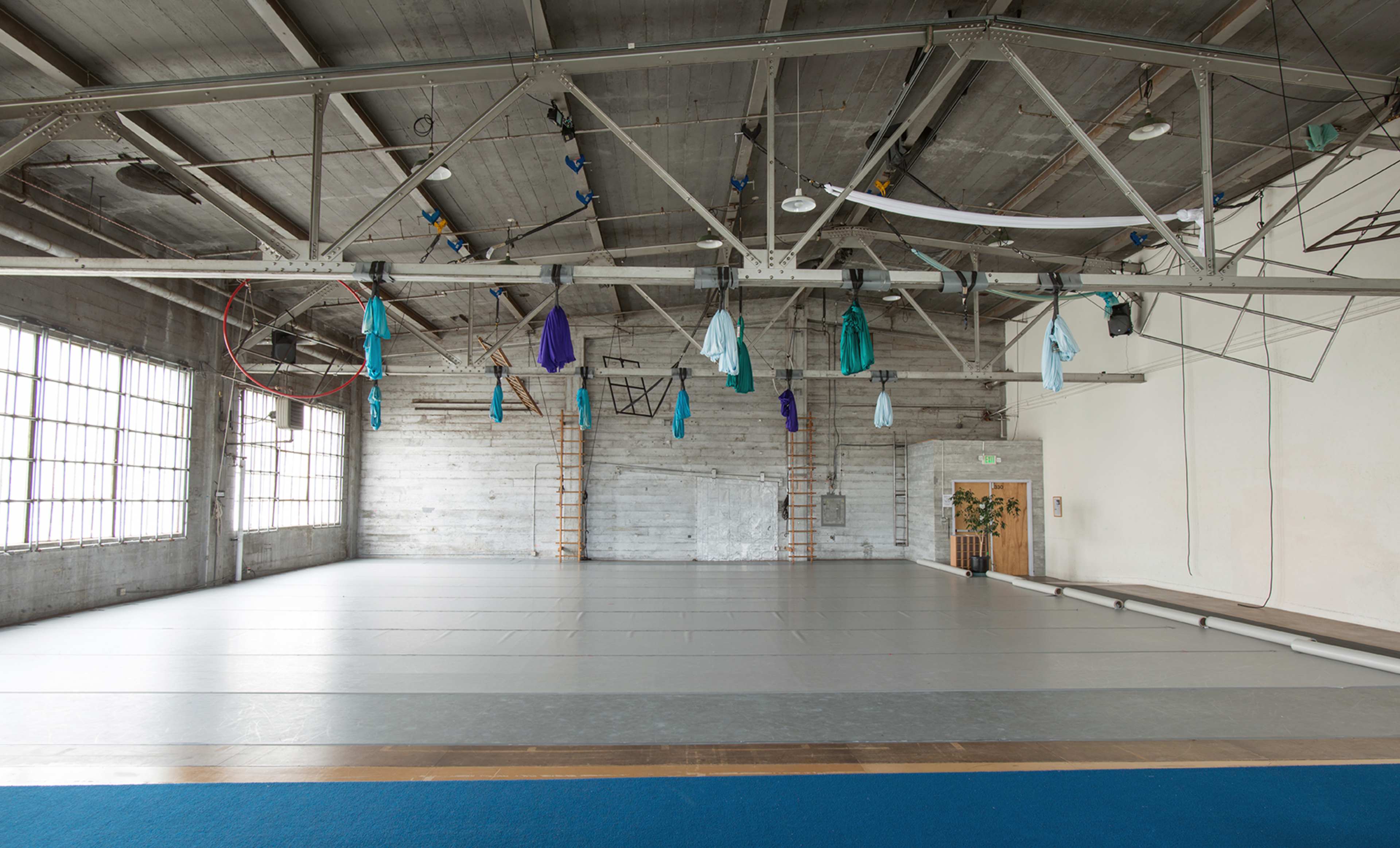 Spacious and Charming Industrial Studio Image in Bayview, San Francisco, CA
