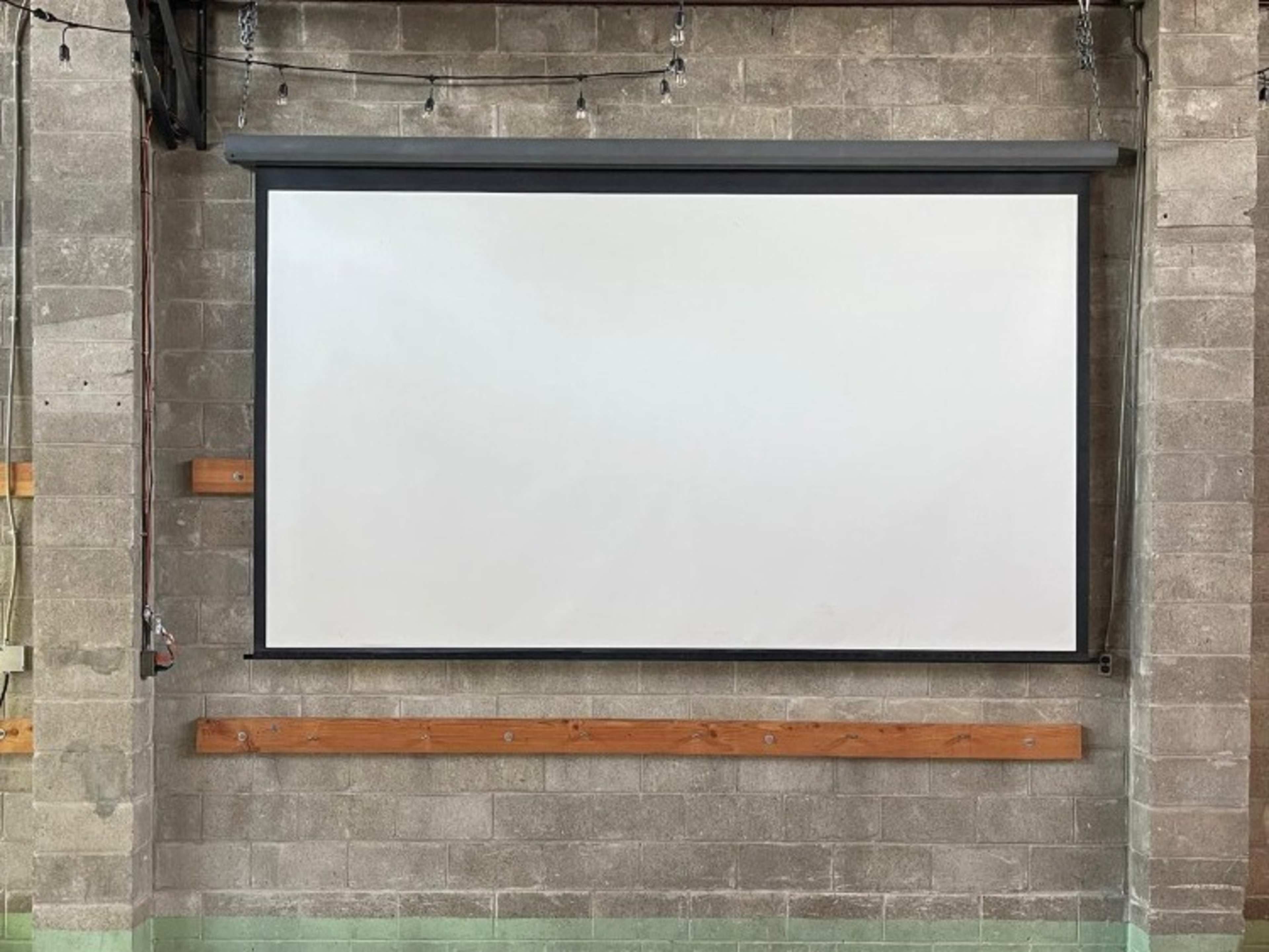 Projector & Screen