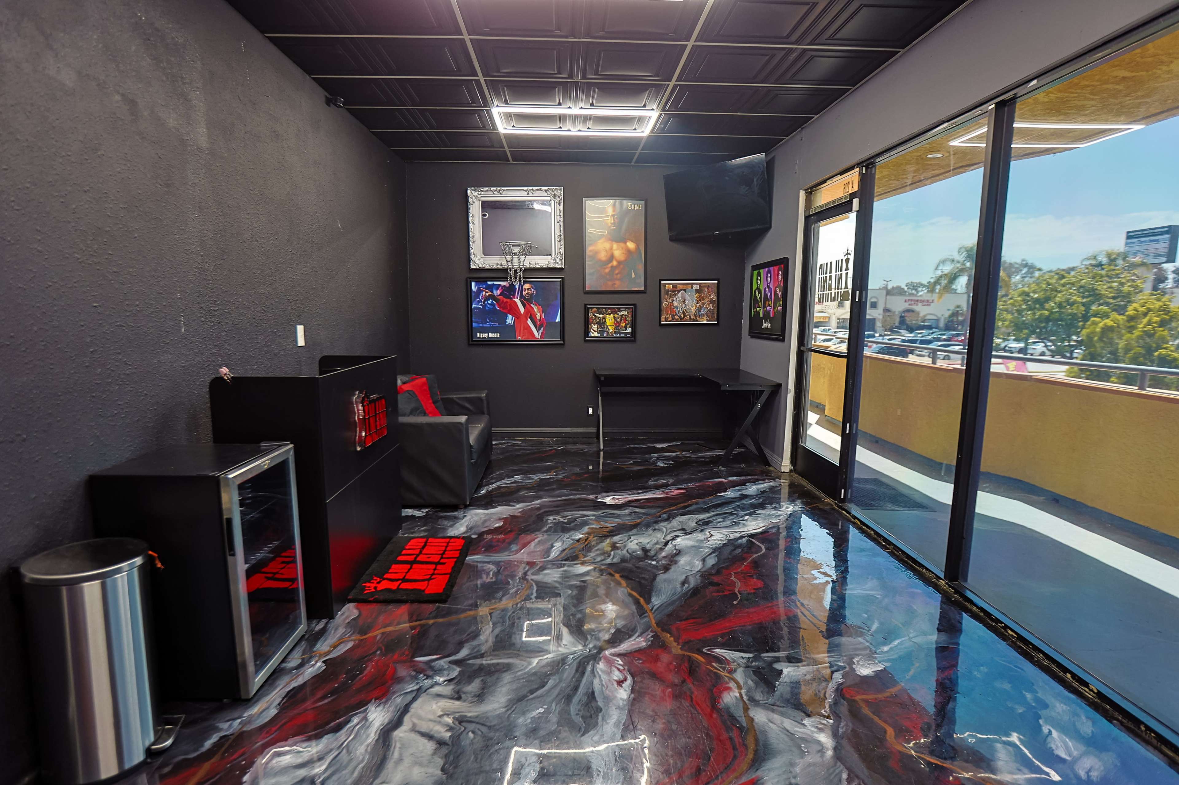 Second Floor open lounge space Image in Corona, Corona, CA