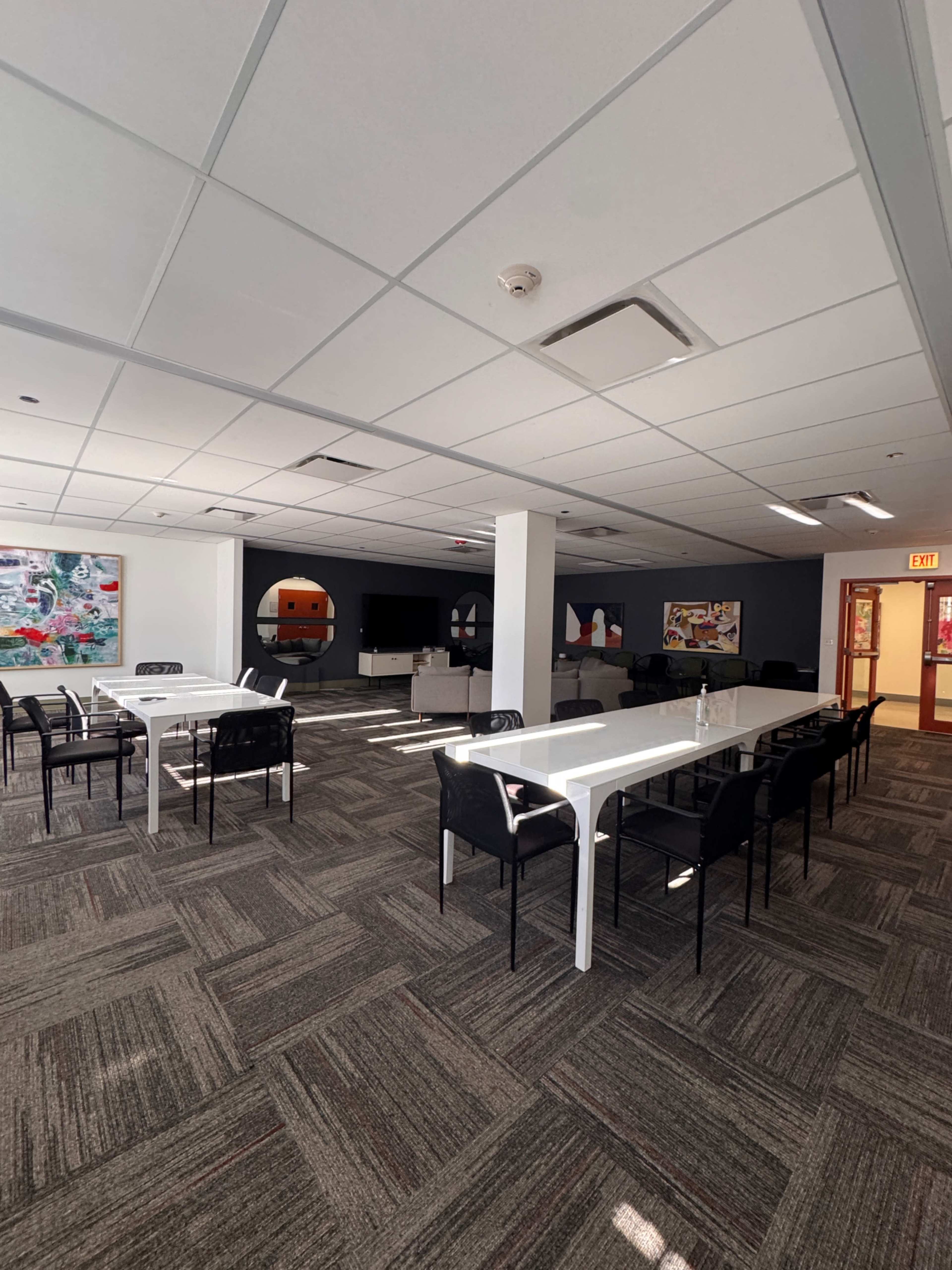 Versatile and Comfortable Meeting Space for Corporate Meetngs & Social Gatherings Image in Greater Grand Crossing, Chicago, IL