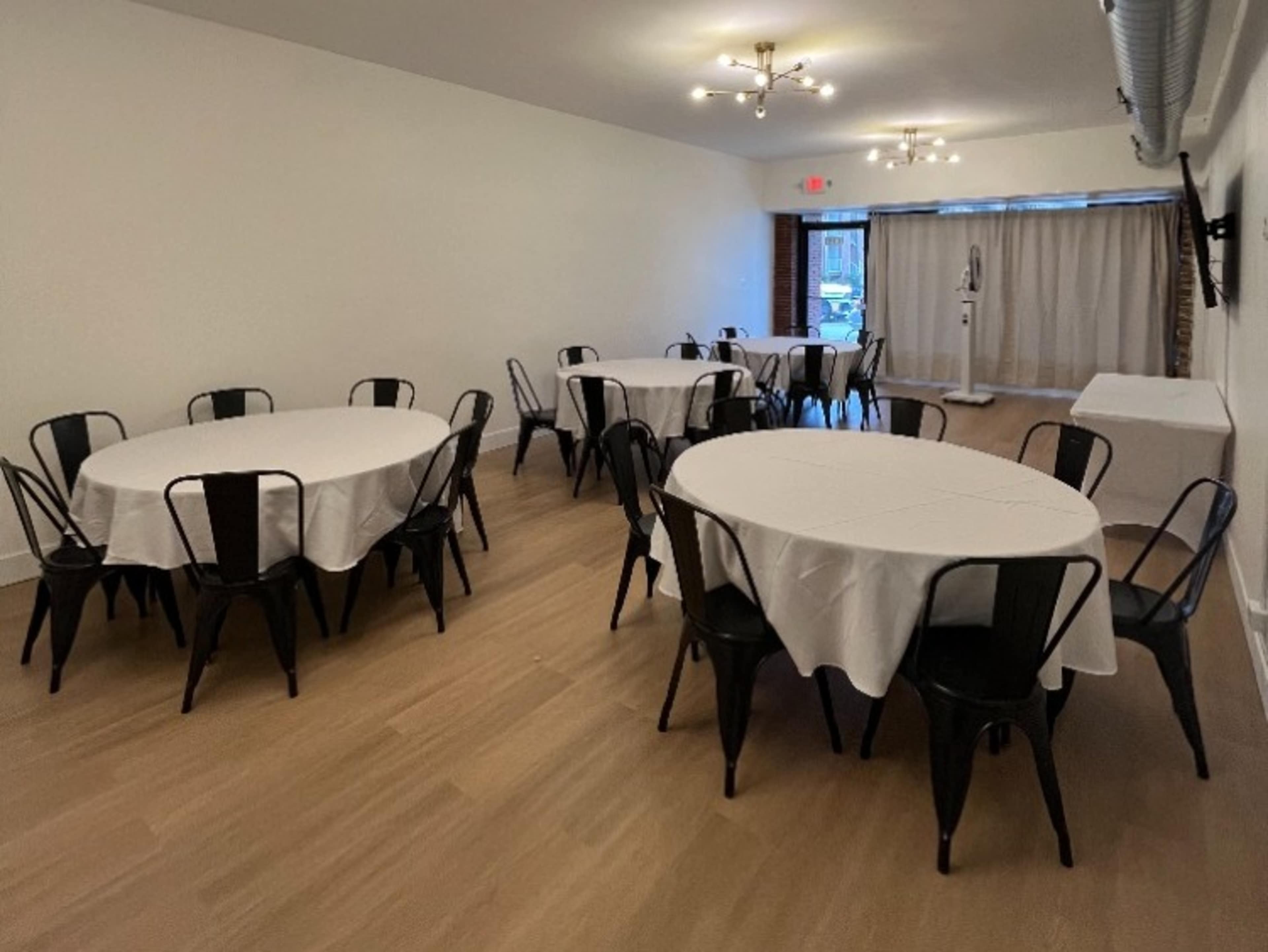 White Table Cloth Rental for Round Tables