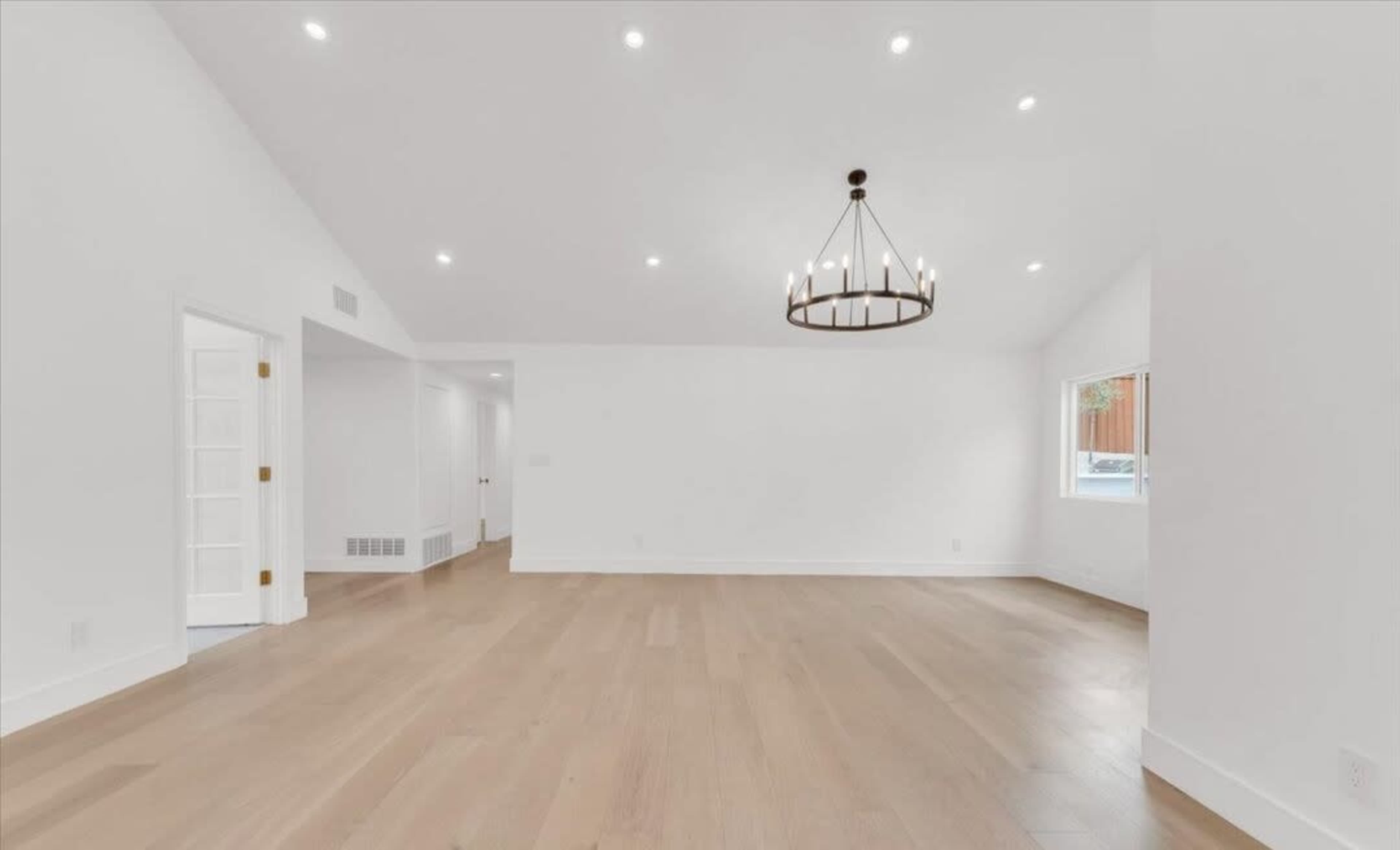 Contemporary Home w/ Pool & Expansive Backyard Image in Woodland Hills, Los Angeles, CA