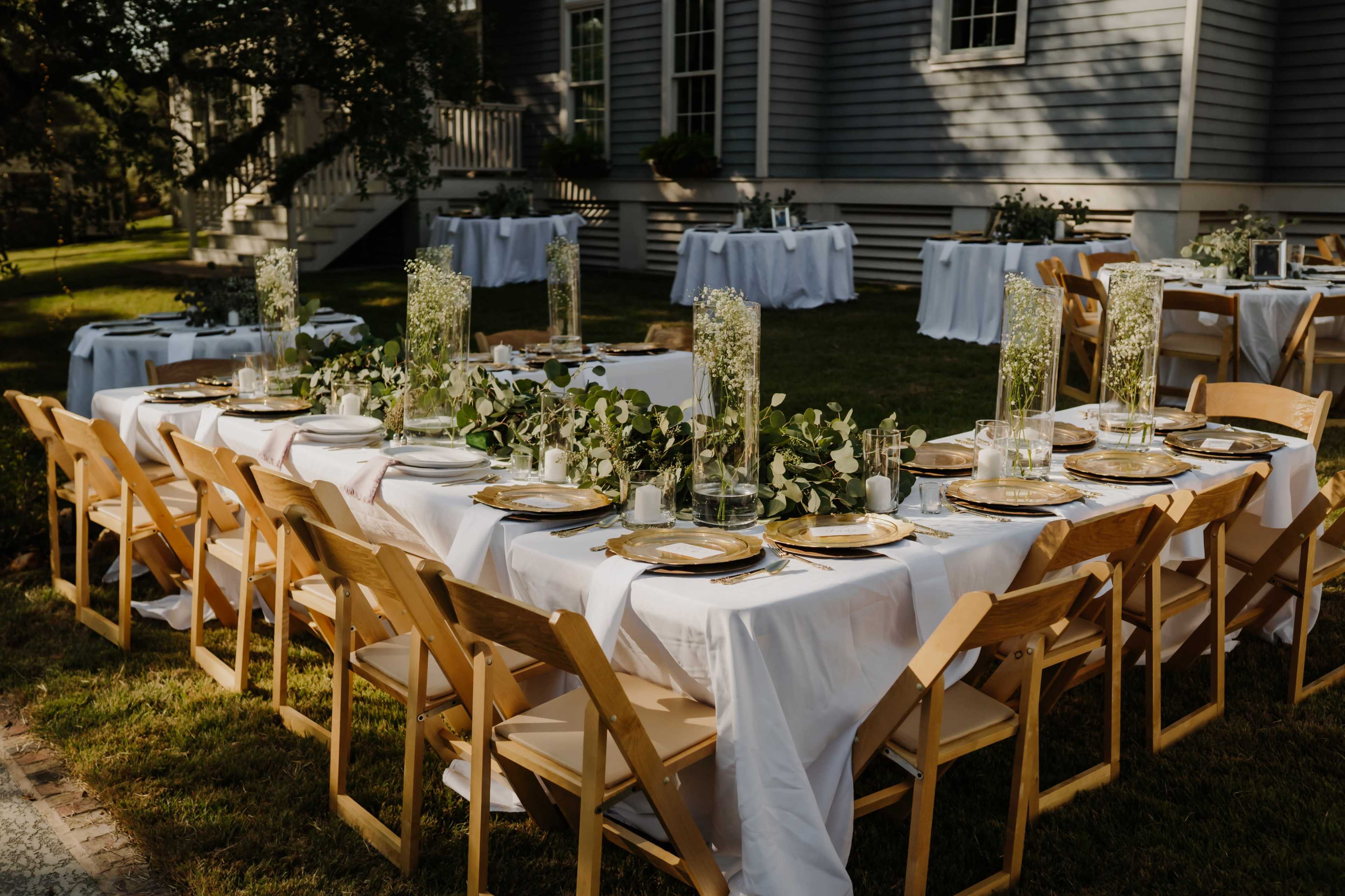 Split Oak Estate- Serene Retreat with Gazebo & Expansive Oak Trees – Perfect for Thanksgiving get togethers, Christmas Parties, Birthday Parties, Dinner Parties, & More Image in , Cat Spring, TX