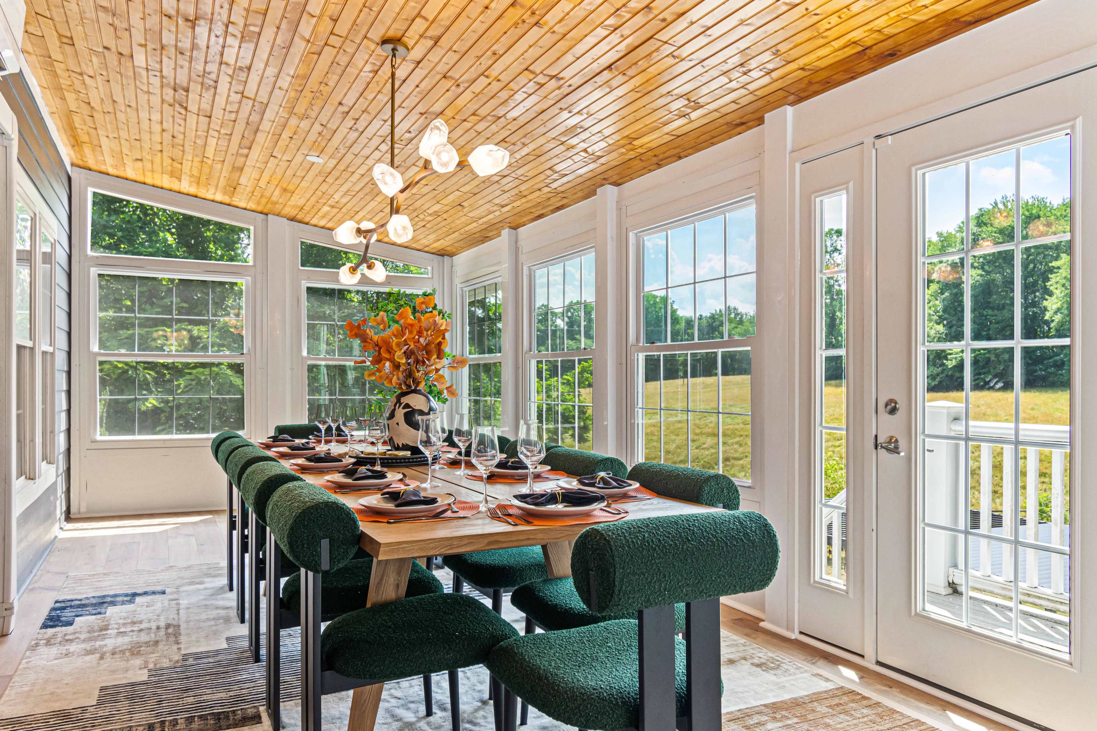 Professionally Designed Large 6 Bedroom Home with Fenced Yard Image in , Asheville, NC