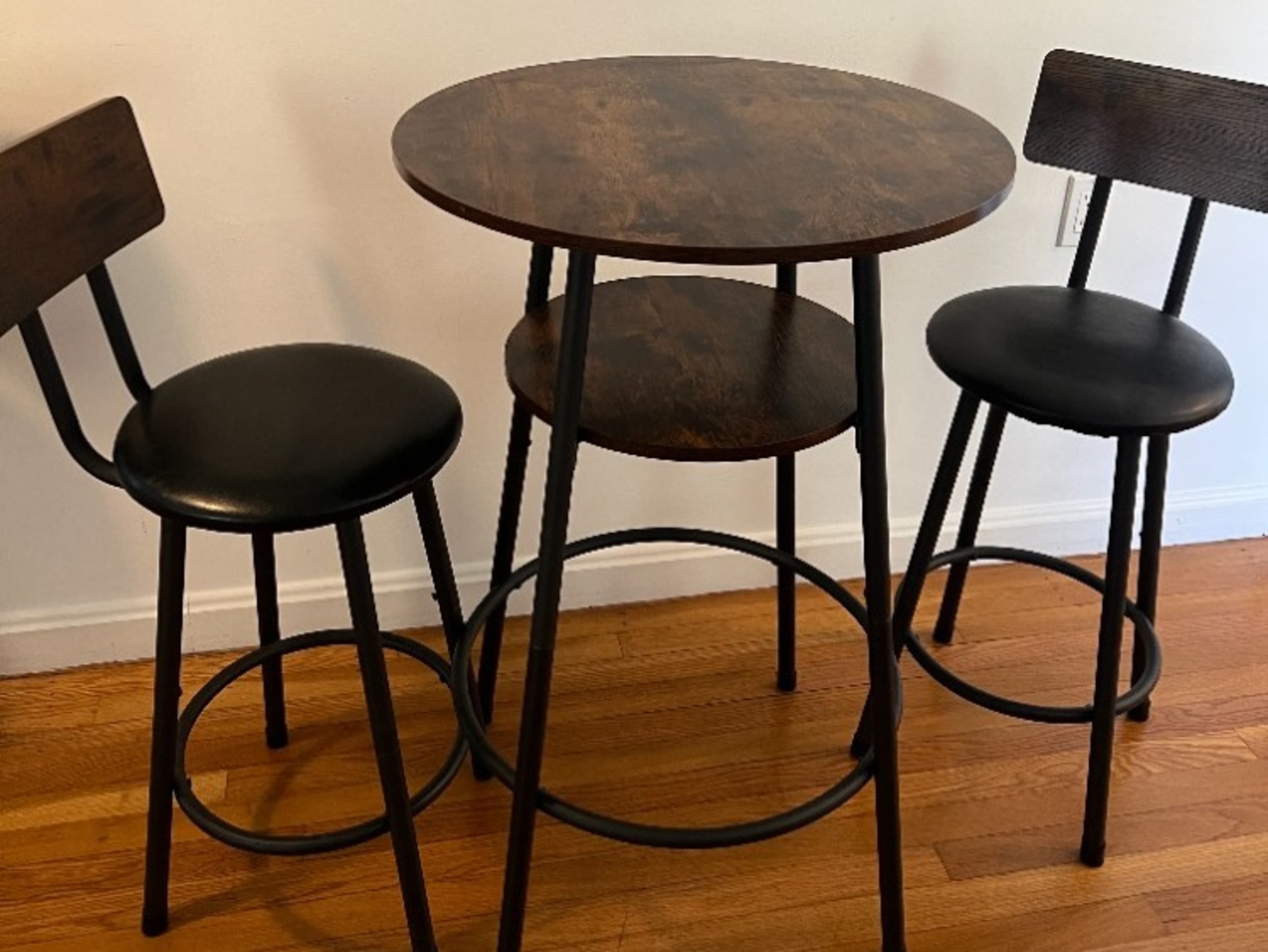 Bistro table & 2 counter height stools