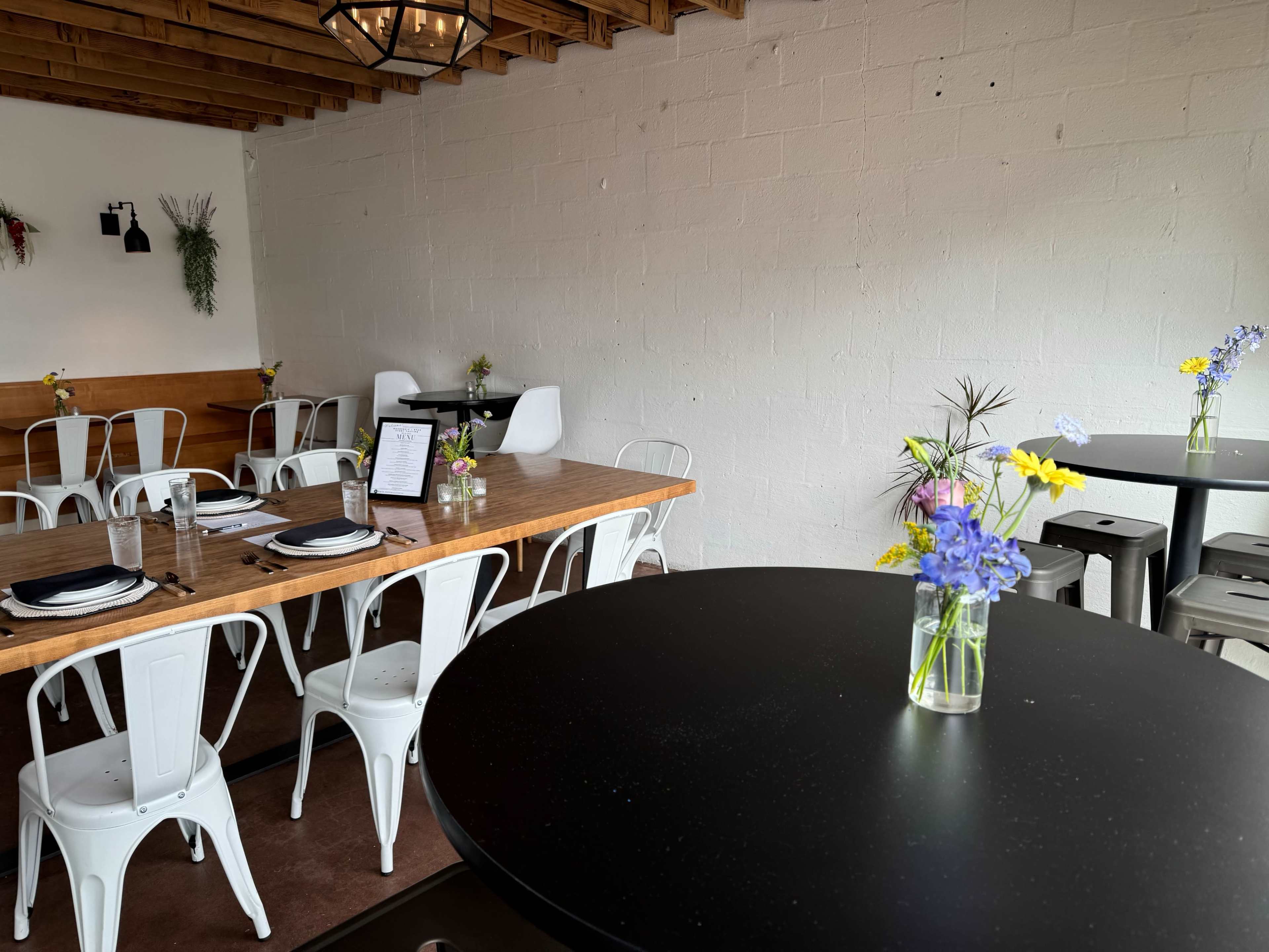 Industrial Cafè-Style Event & Meeting Space Image in Northeast Portland, Portland, OR