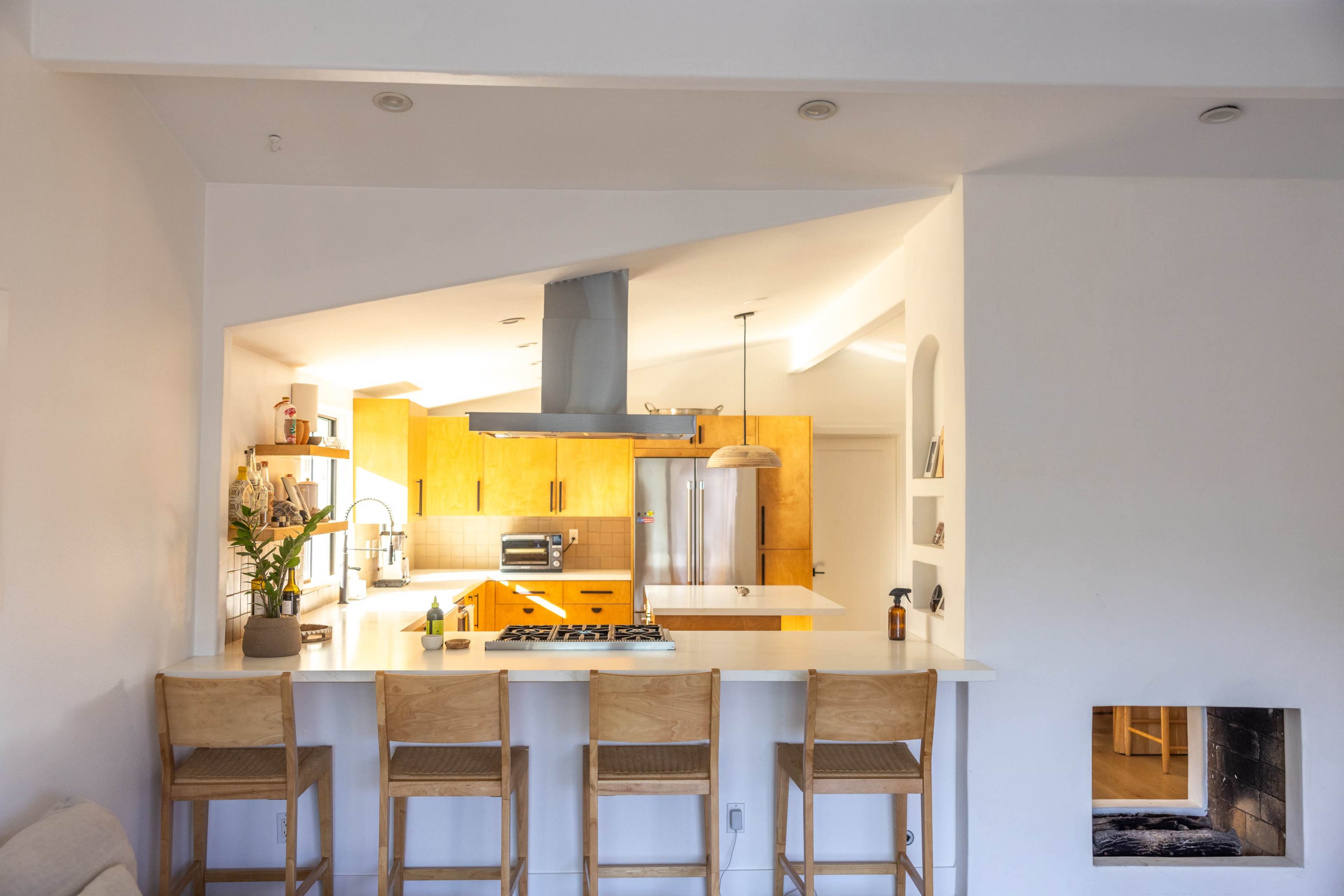 Tranquil Mexico-Inspired Home with Pool for Photoshoots Image in College Park, costa mesa, CA
