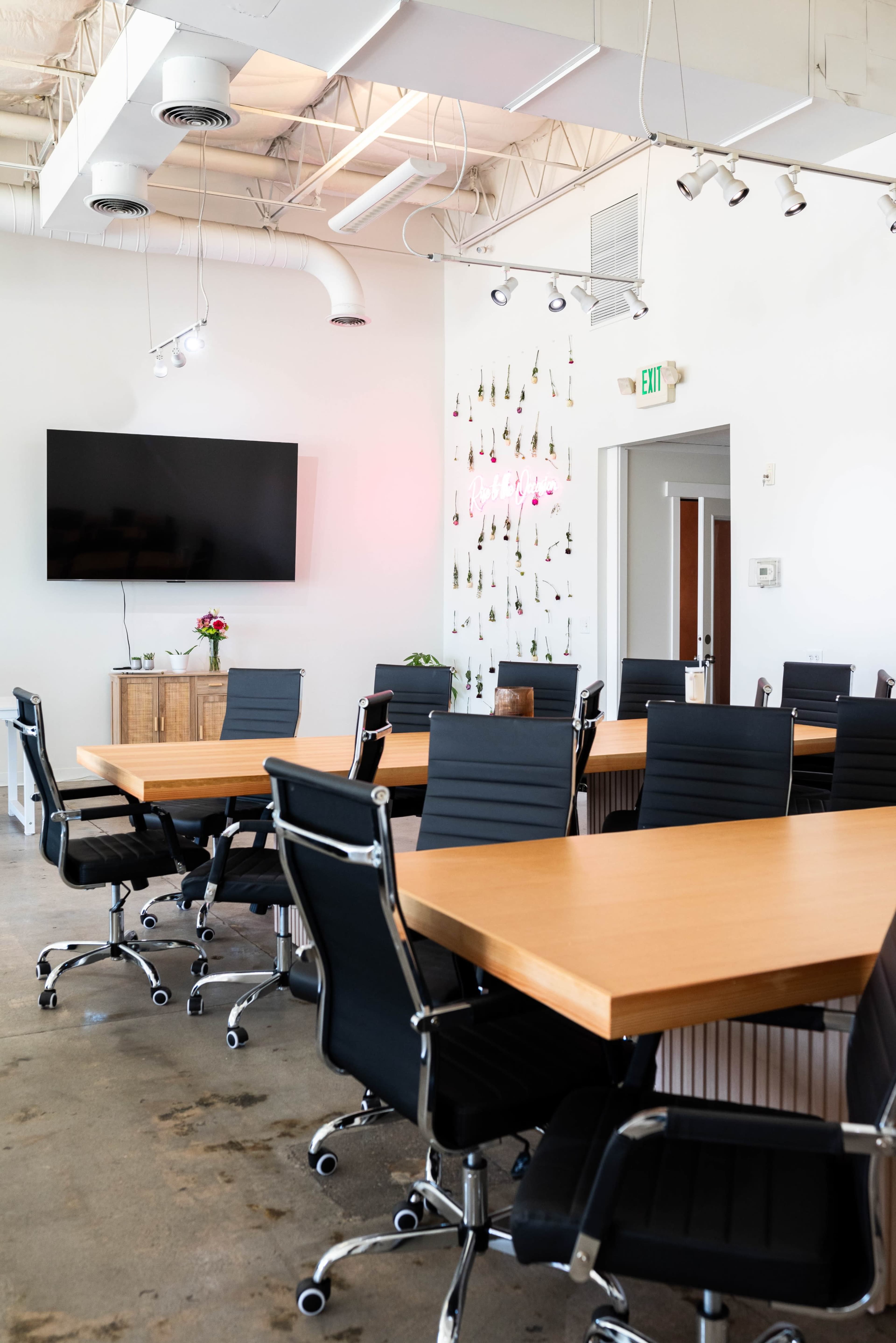 Airy Downtown Industrial Space with Floor to Ceiling Windows Image in Downtown, Boise, ID