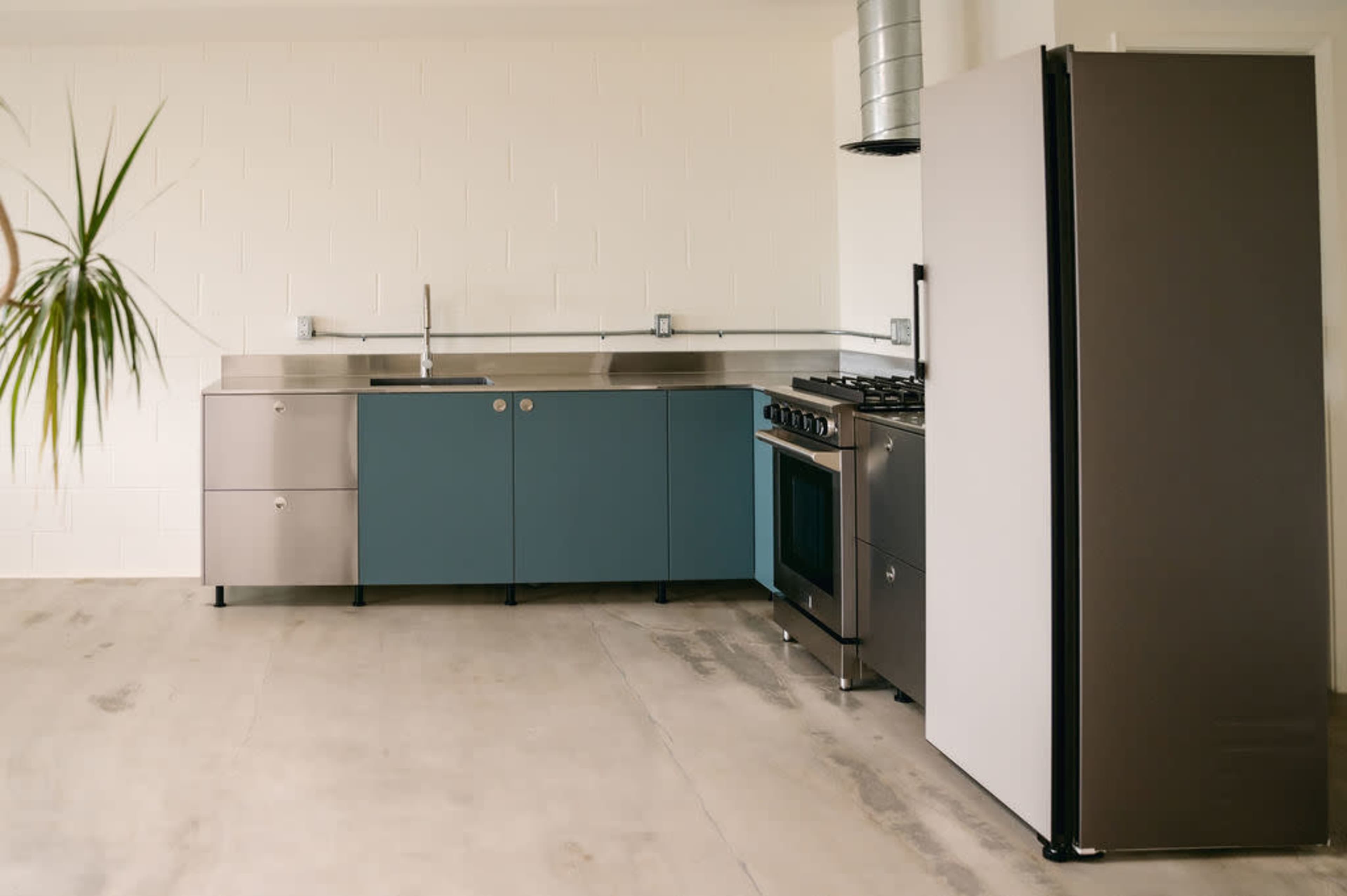 Modern Industrial Studio Loft Image in Davenport, Toronto, ON