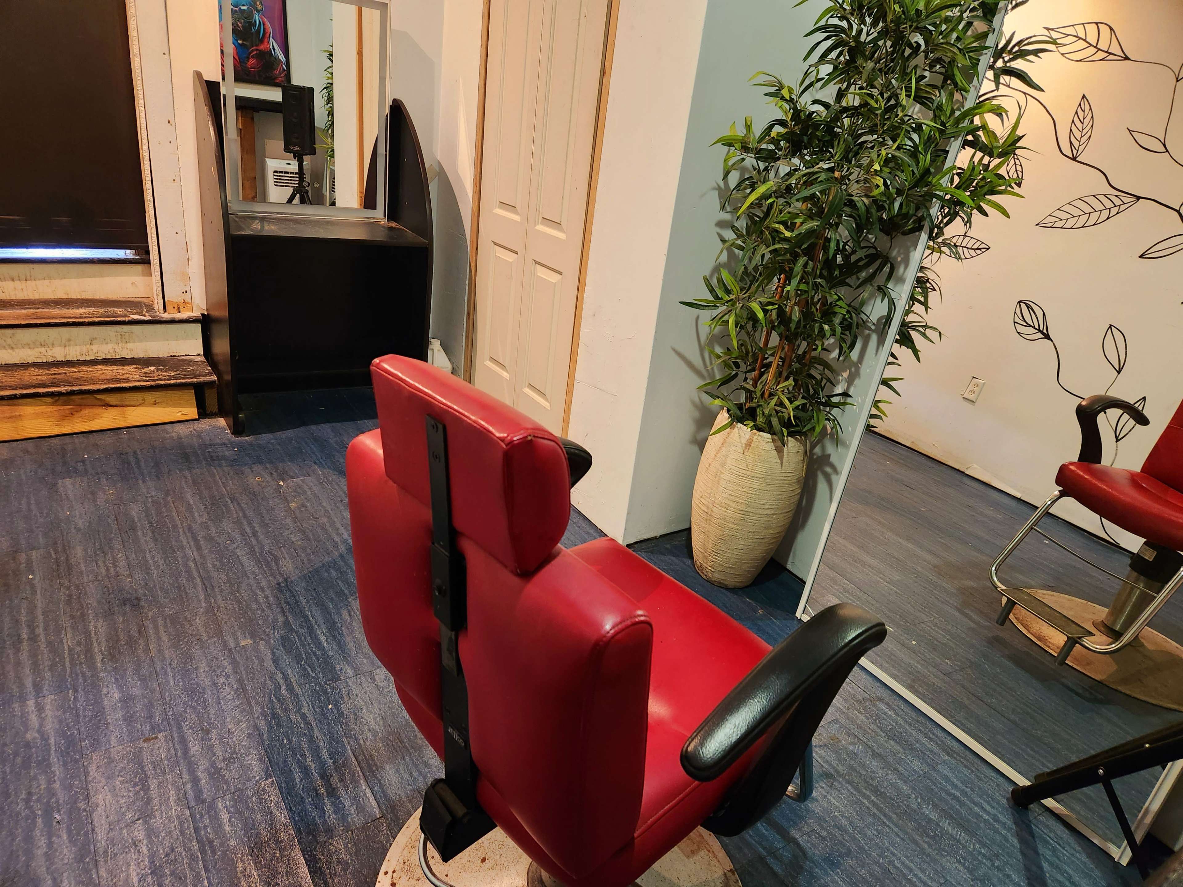 🔥 Barber/Salon/Makeup Room – Affordable & Private Space! 🔥 Image in English Avenue, Atlanta, GA
