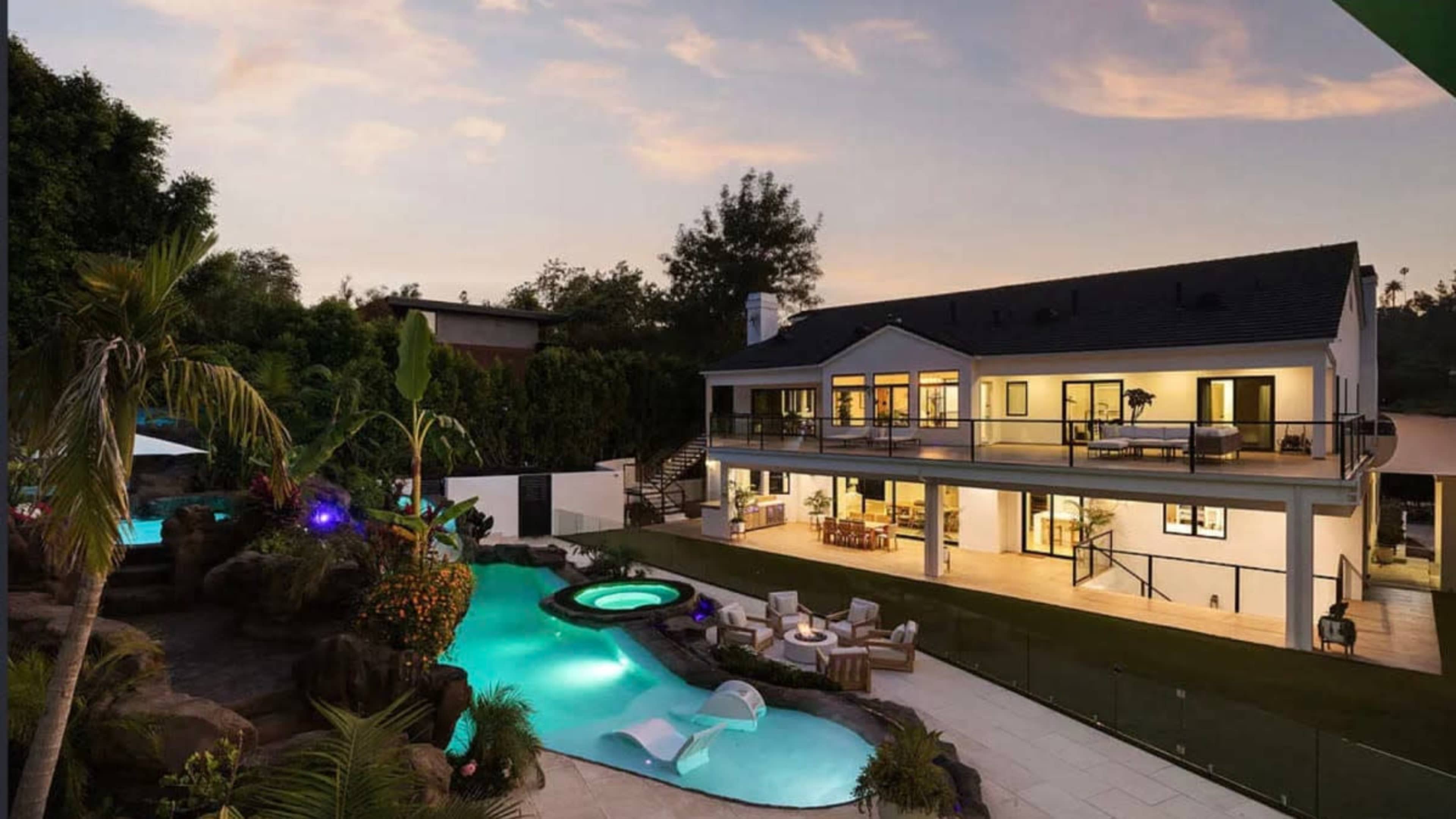 Grand Encino Neighborhood-Friendly Home Image in Encino, Encino, CA