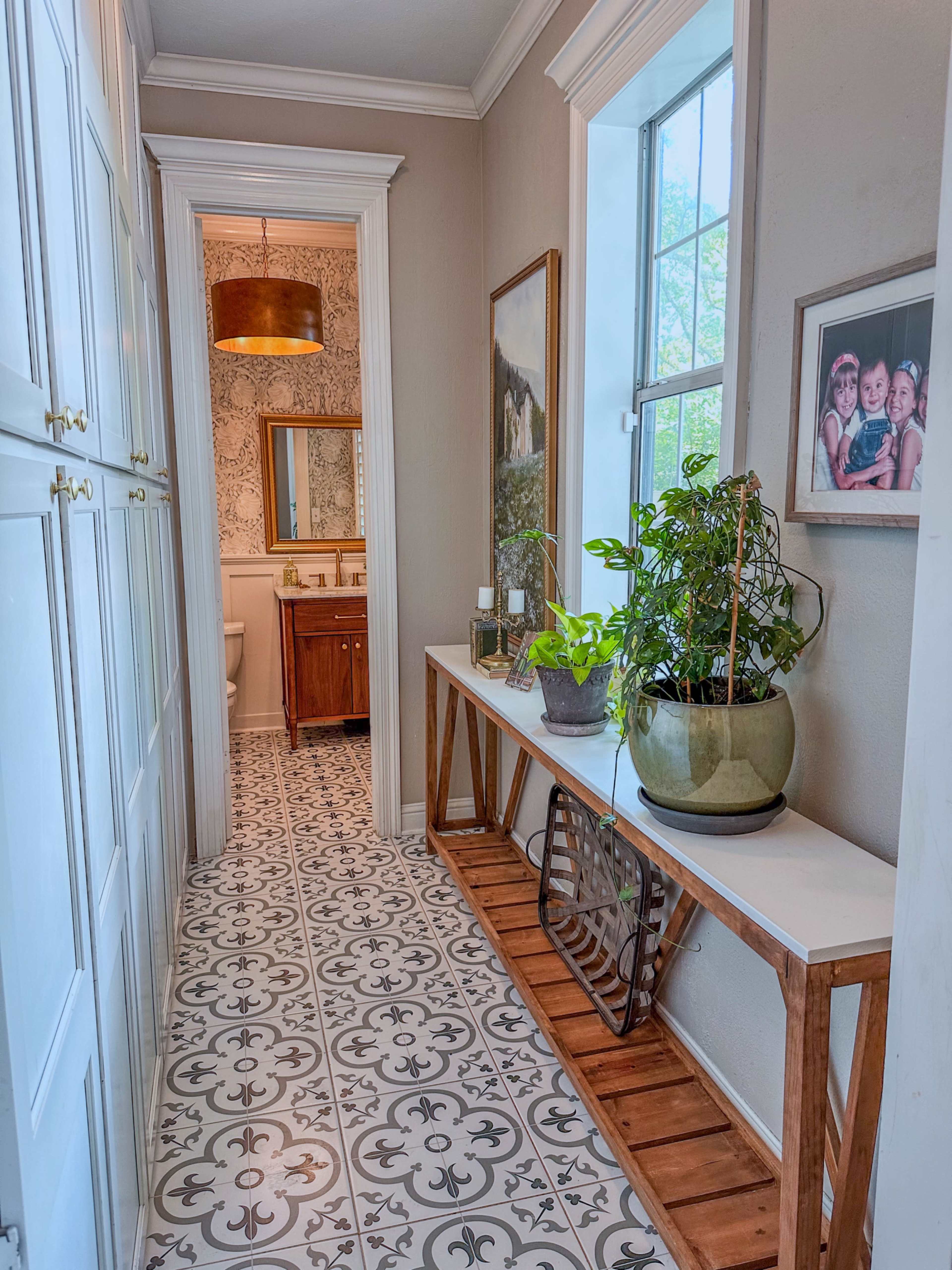 Enchanting, southern home with a colonial exterior design. Clean, charming, elegant, and cozy Image in Fairview, Fairview, TX