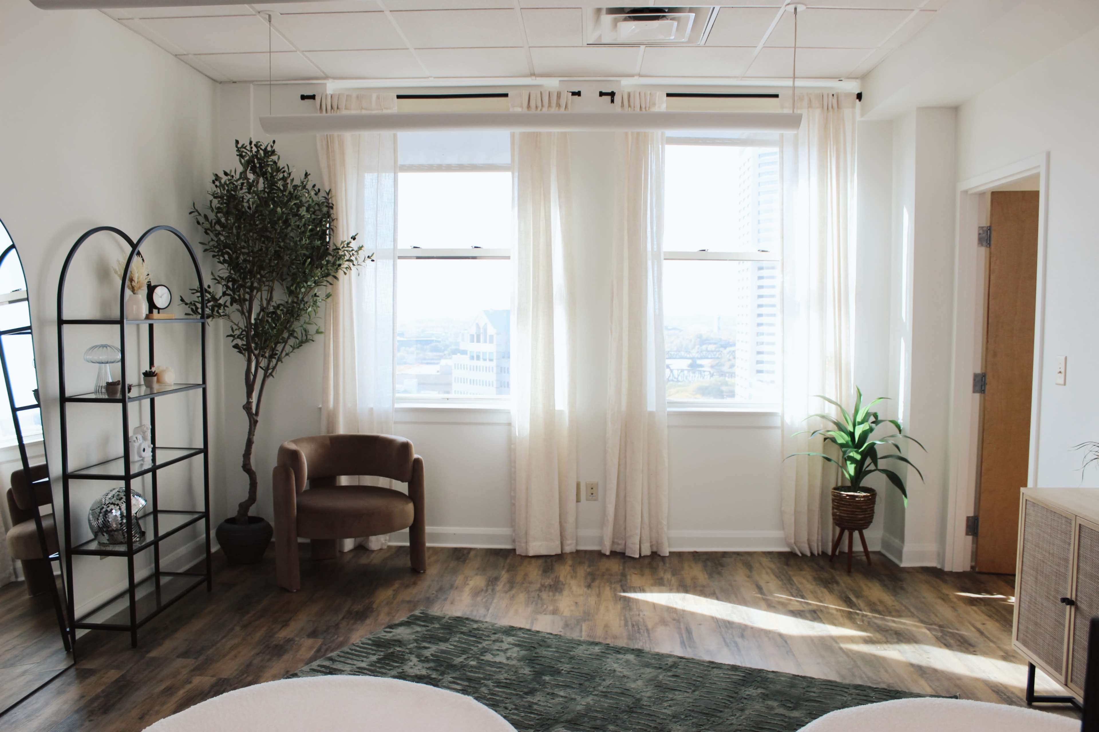 *NEW* Aesthetic Content Studio in Downtown Columbus with Skyline View Image in Downtown, Columbus, OH