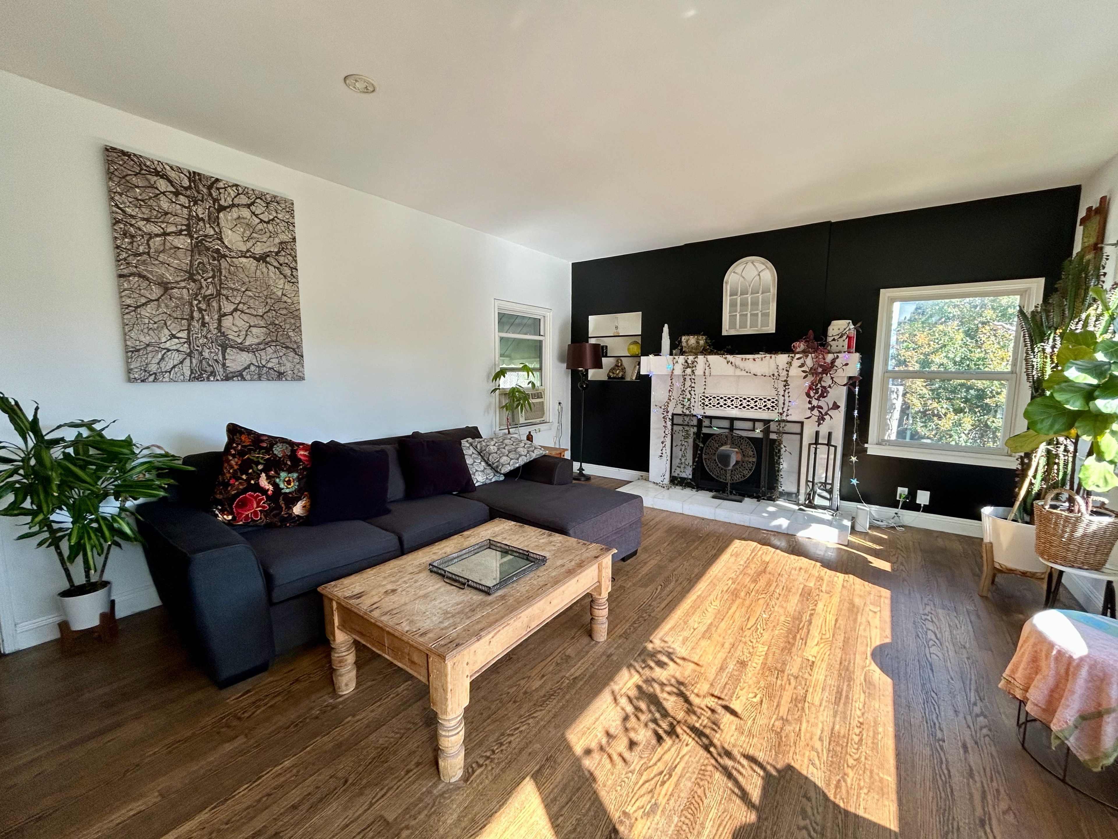 Silverlake Tree House with View Image in Silver Lake, Los Angeles, CA