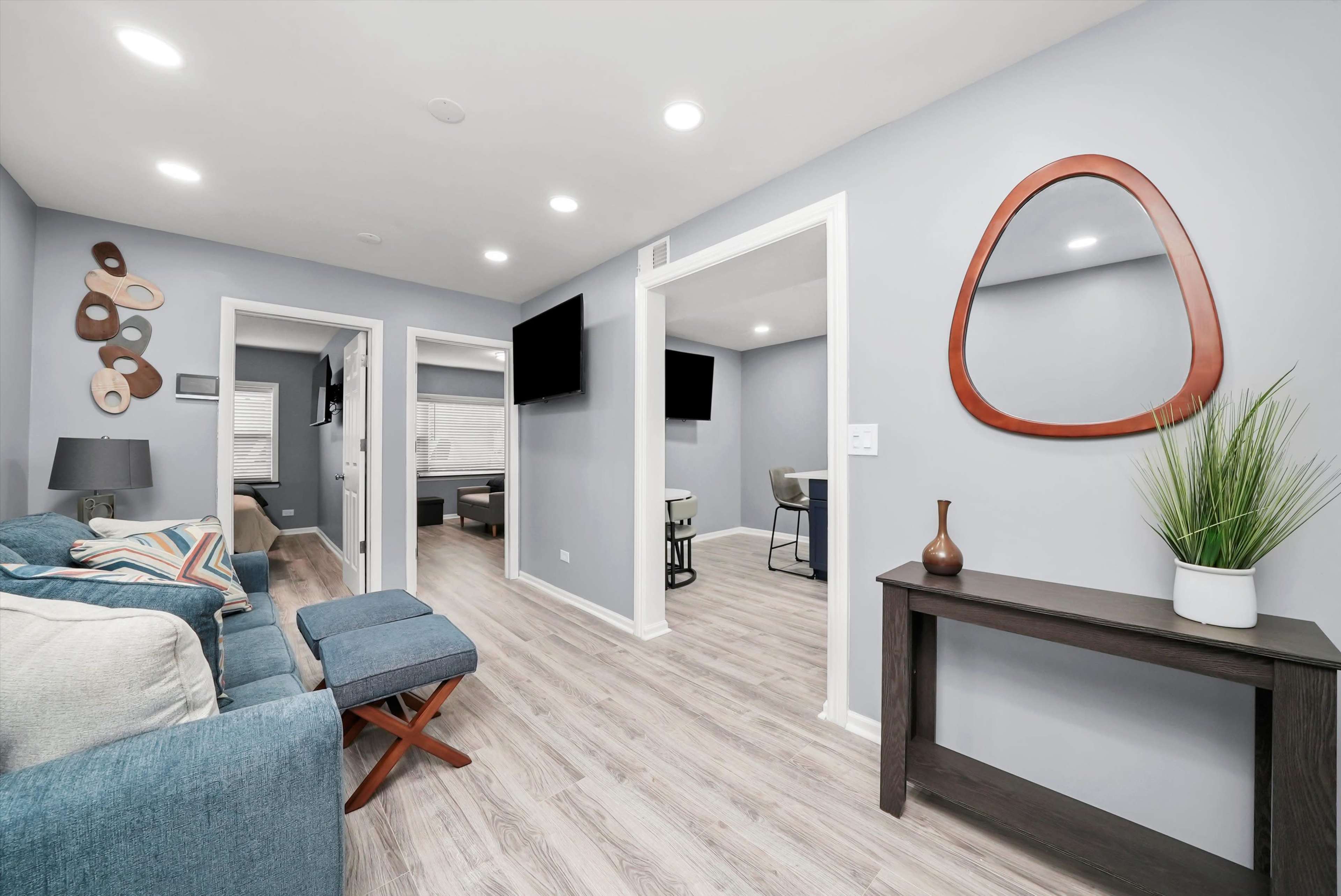 Woodlawn Oasis: Book Your Lake Shore Retreat Today! Image in Woodlawn, Chicago, IL