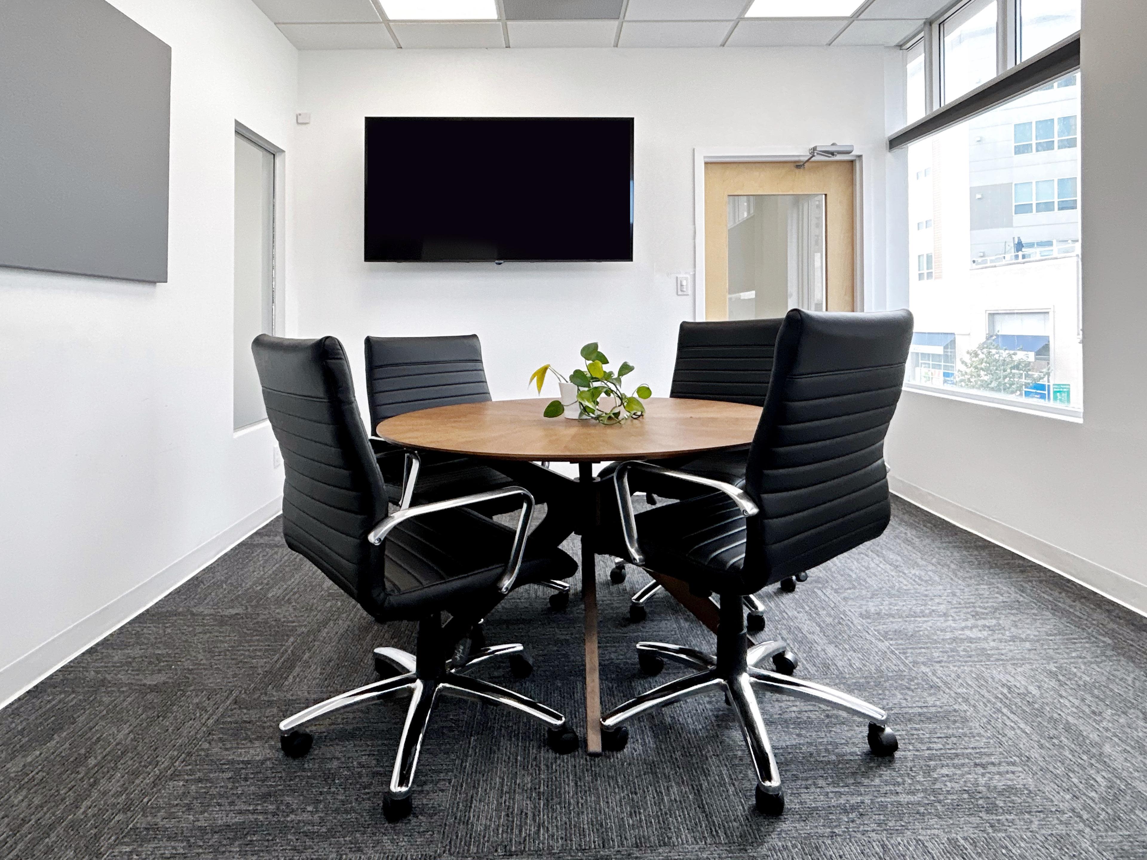 New, Sunny, Flexible Meeting Workspace Image in Bloomfield, Bloomfield, NJ