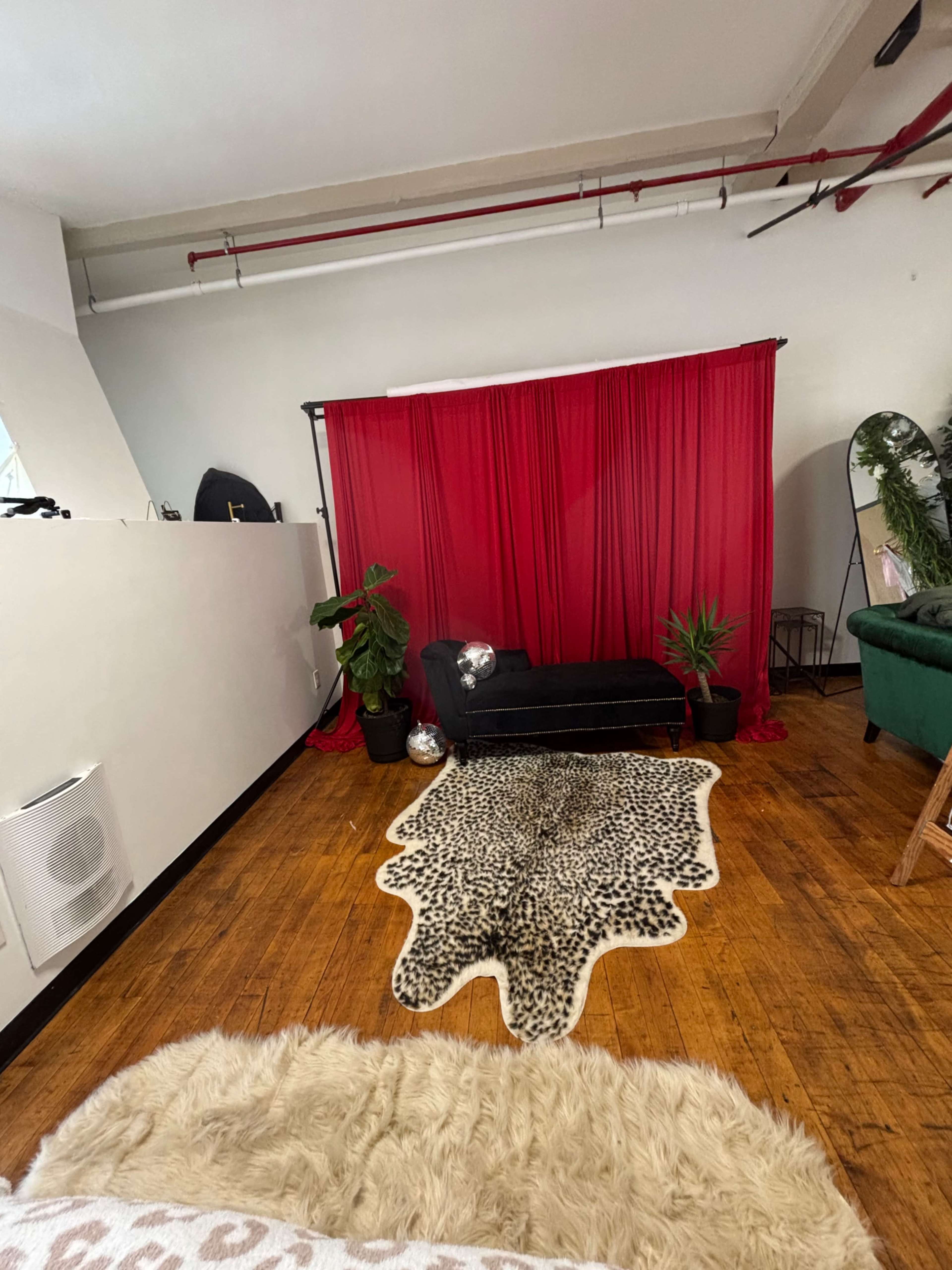 Natural Light Studio with FIVE Set Ups Image in South Worcester, Worcester, MA