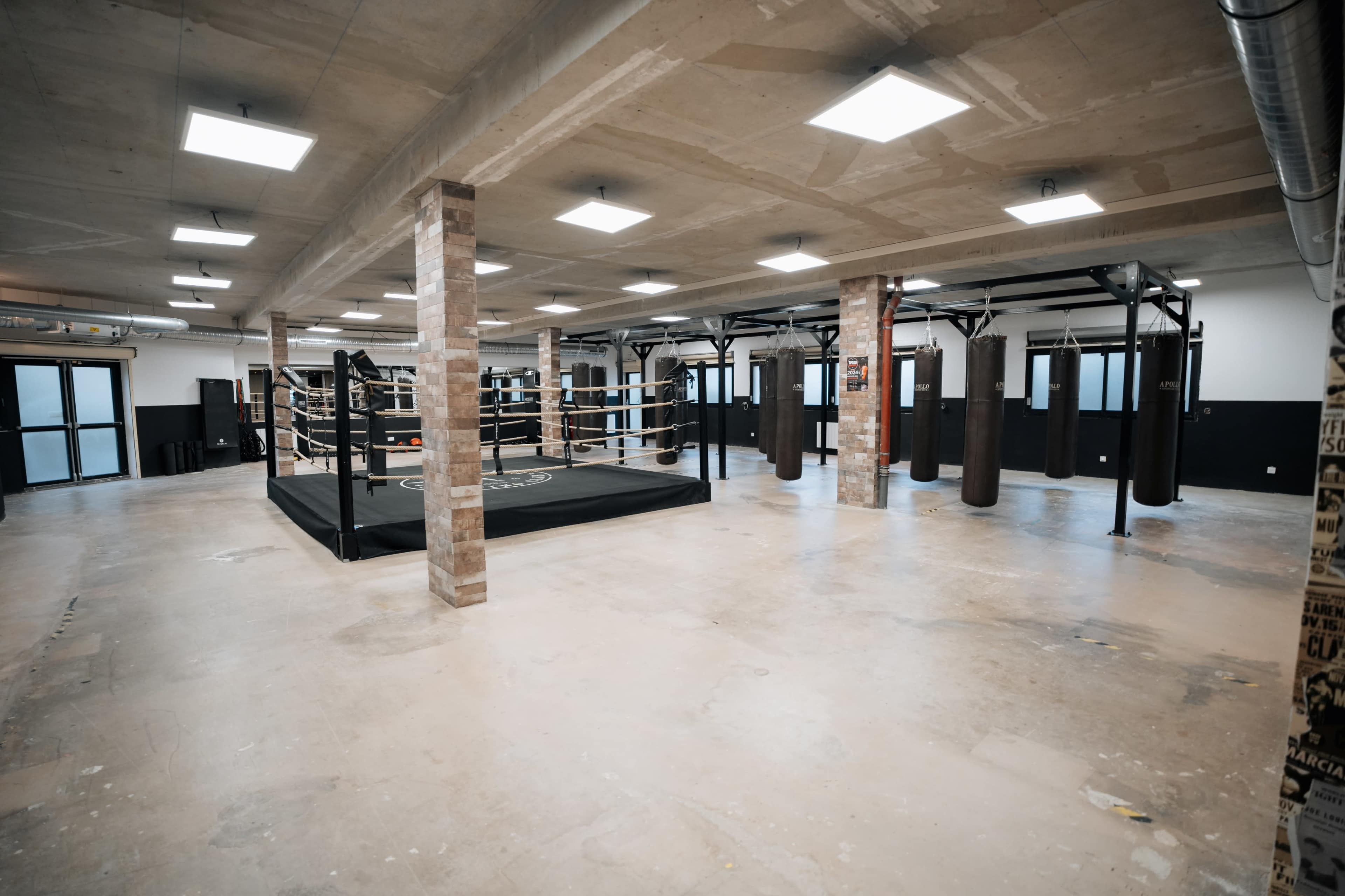 Salle de boxe style briques béton industriel - Courbevoie Image in Bécon-les-Bruyères, Courbevoie, 