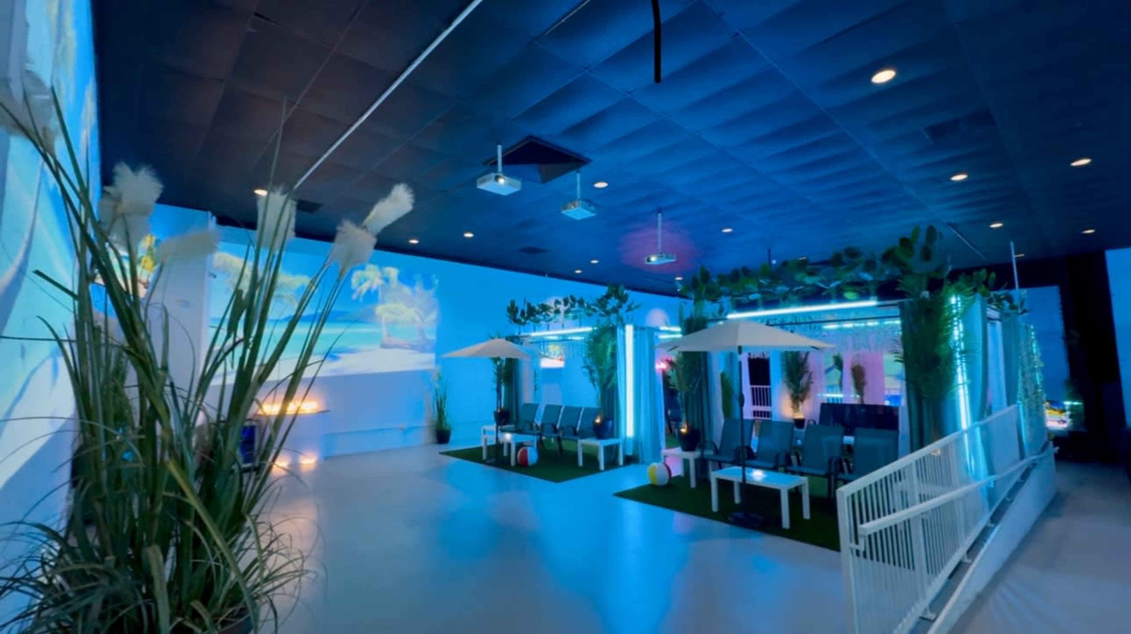 Tropical Aqua Cabana Studio Image in Doraville, Doraville, GA