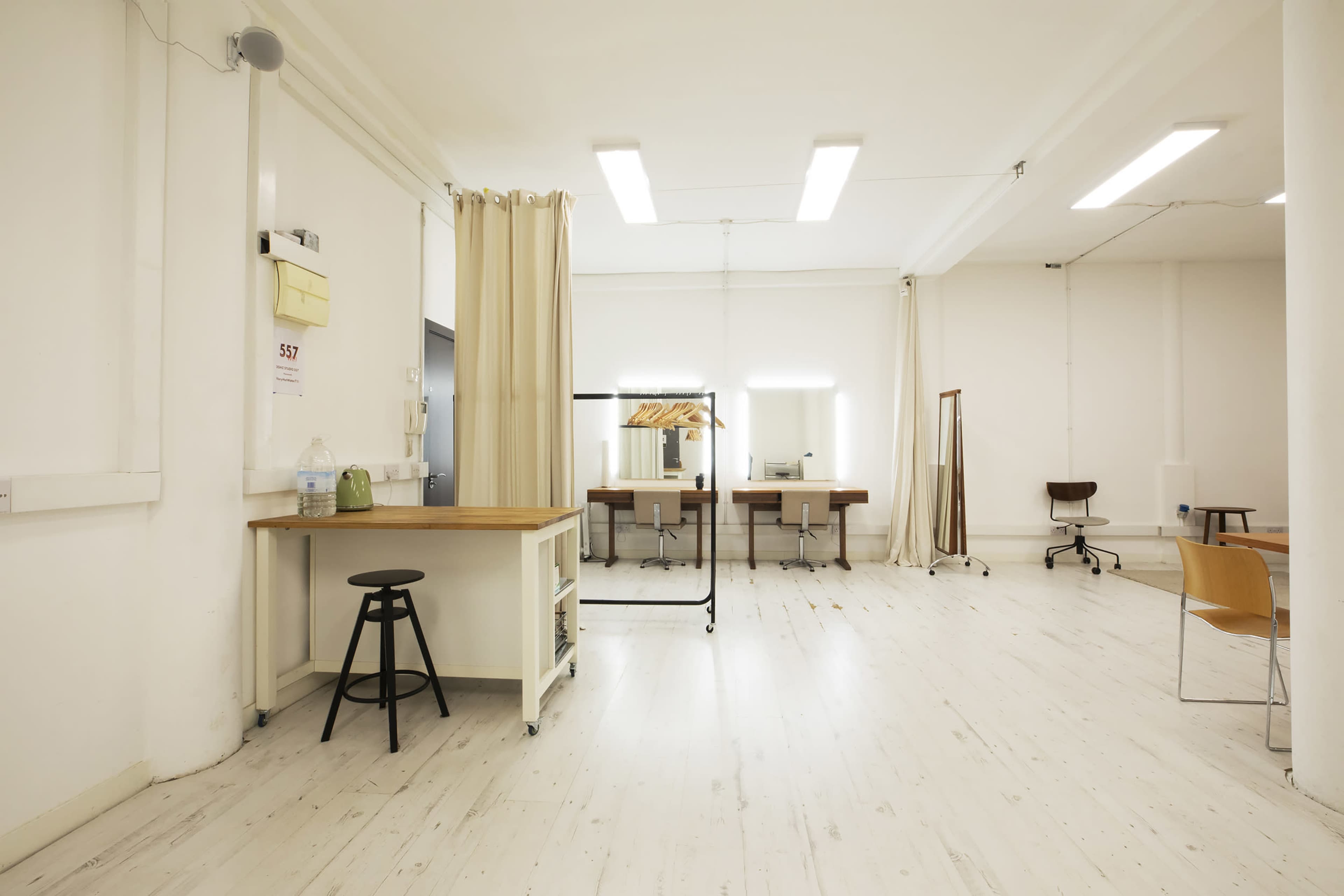 880 sq Ft Studio With White, Black, Grey, Chroma Green and more Colour Backdrops Image in Kentish Town, London, ENG