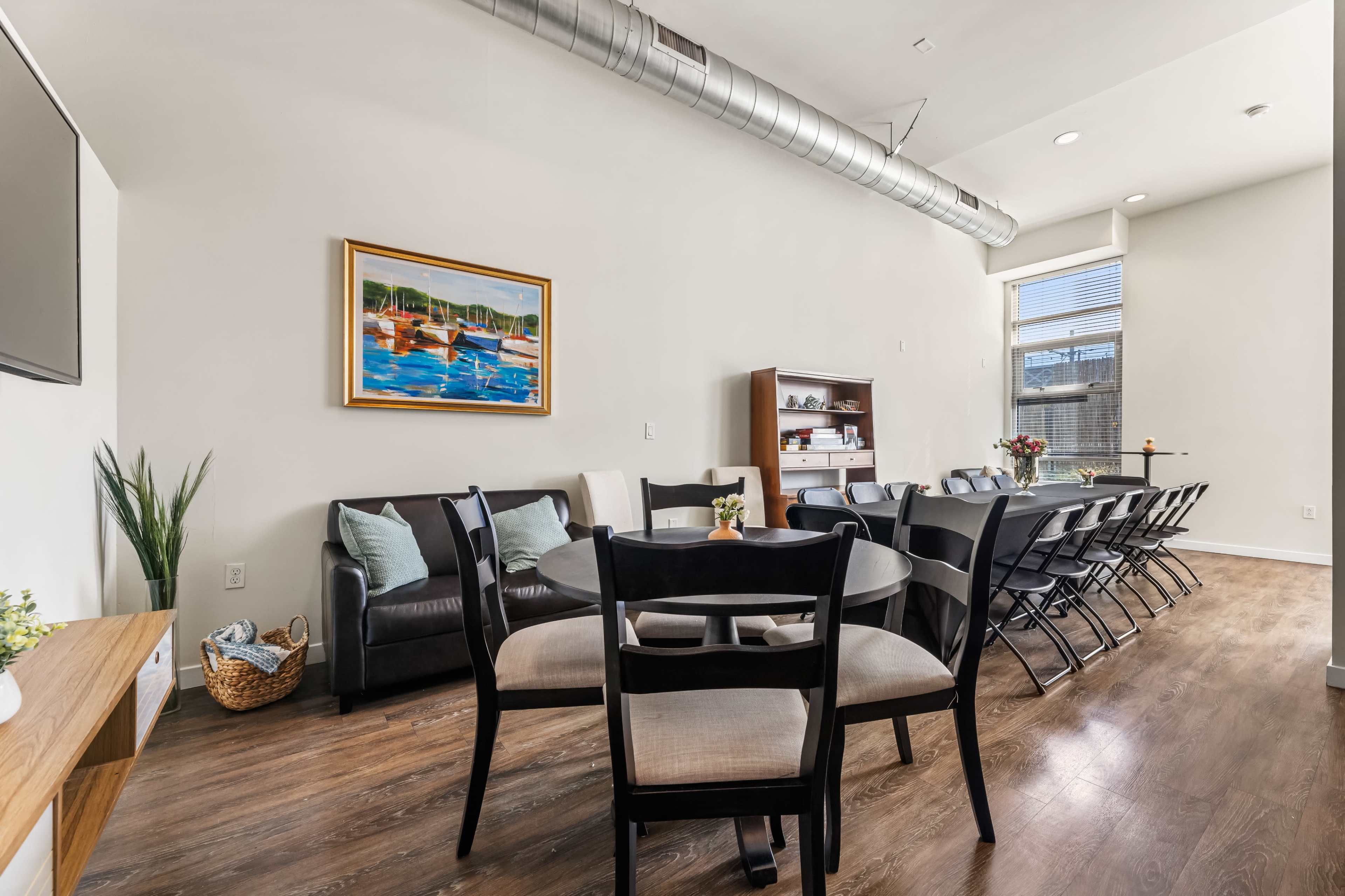 Stylish DTLA Loft with Full Kitchen – Ideal for Networking, Private Dinners, Baby/Bridal Showers & More Image in Central LA, los angeles, CA