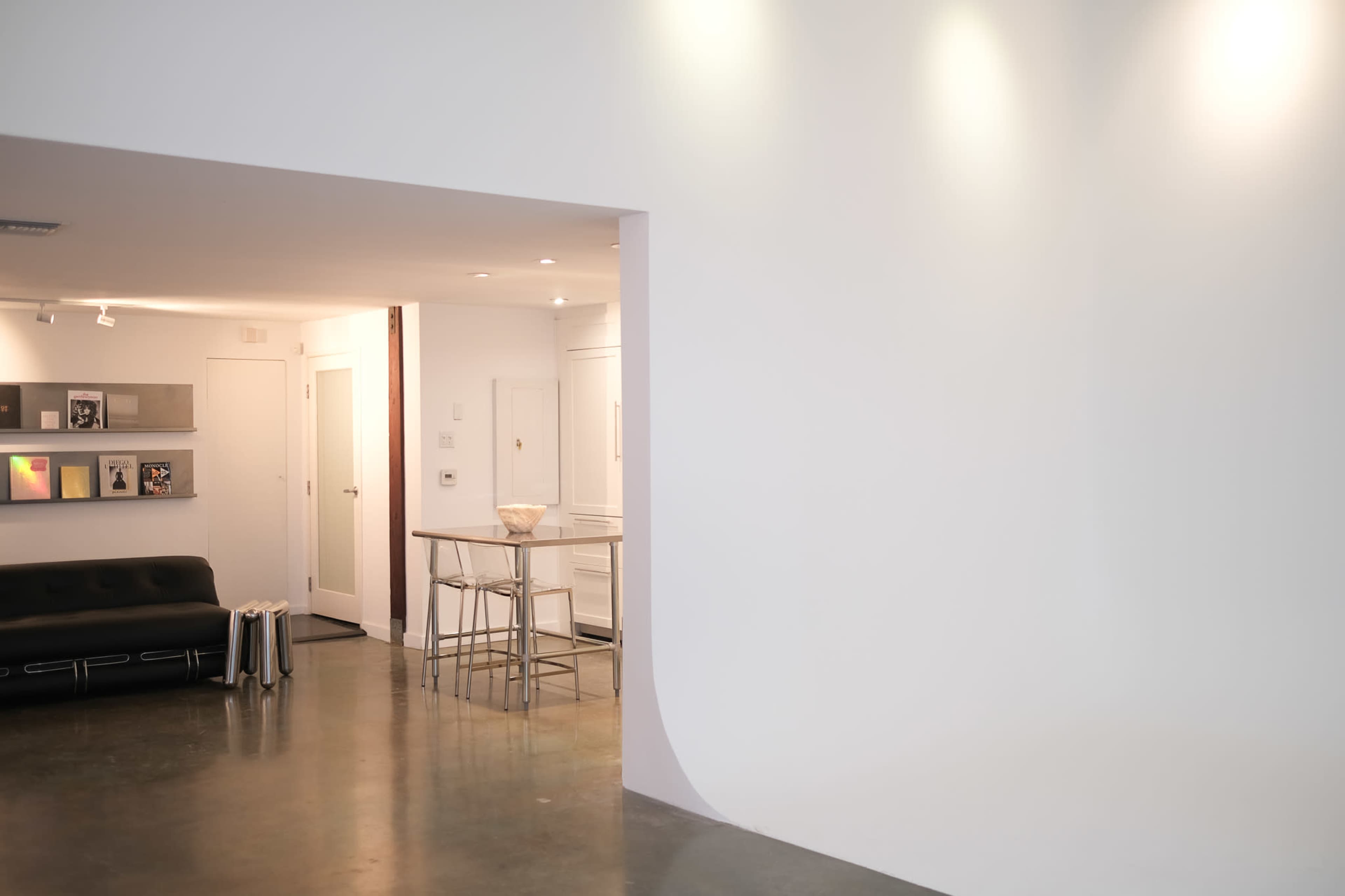 Venice Photo Studio with Beautiful Natural Light and Double Cyc Wall Image in Venice, Venice, CA