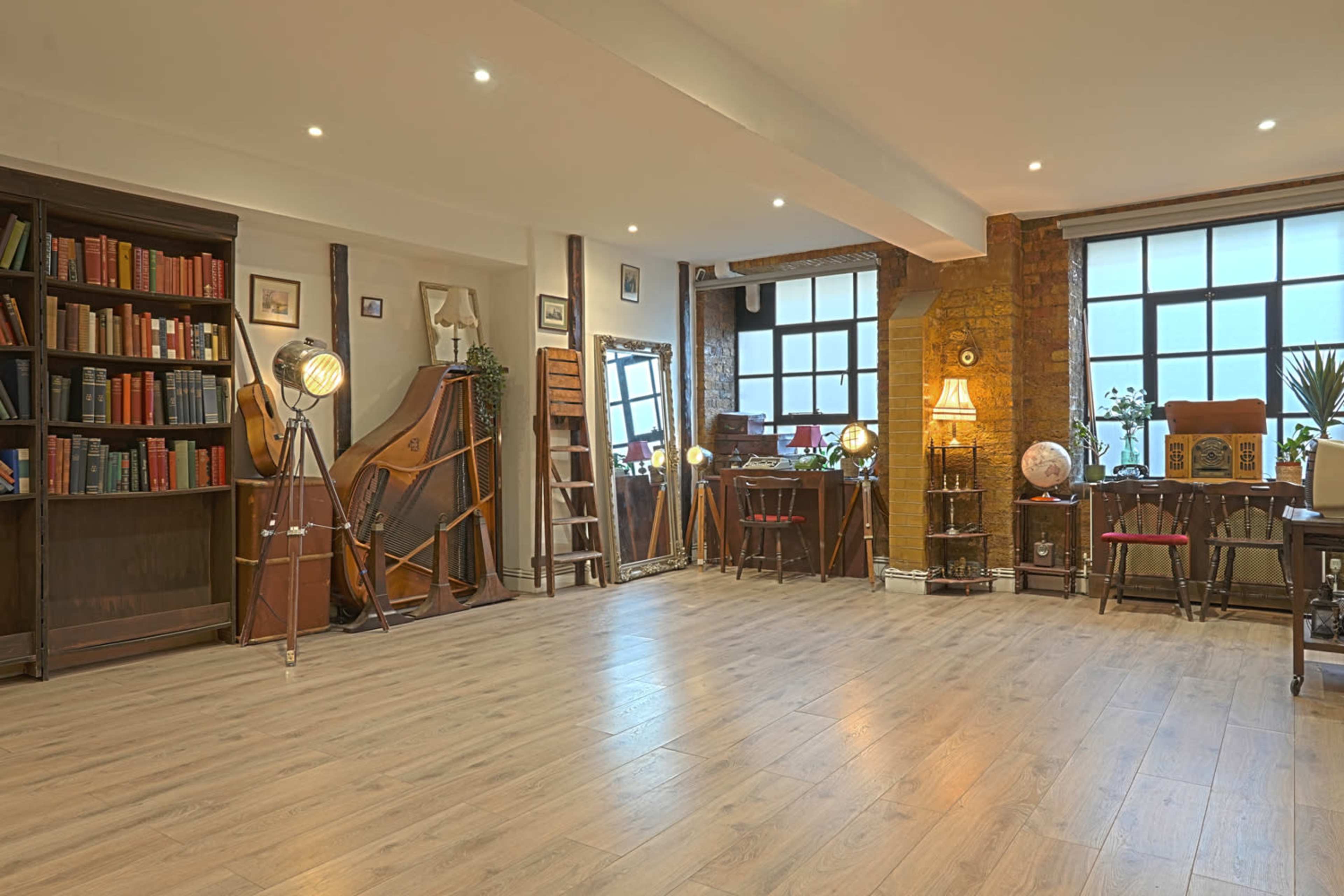 Vintage Warehouse Photo And Video Studio Image in Dalston, London