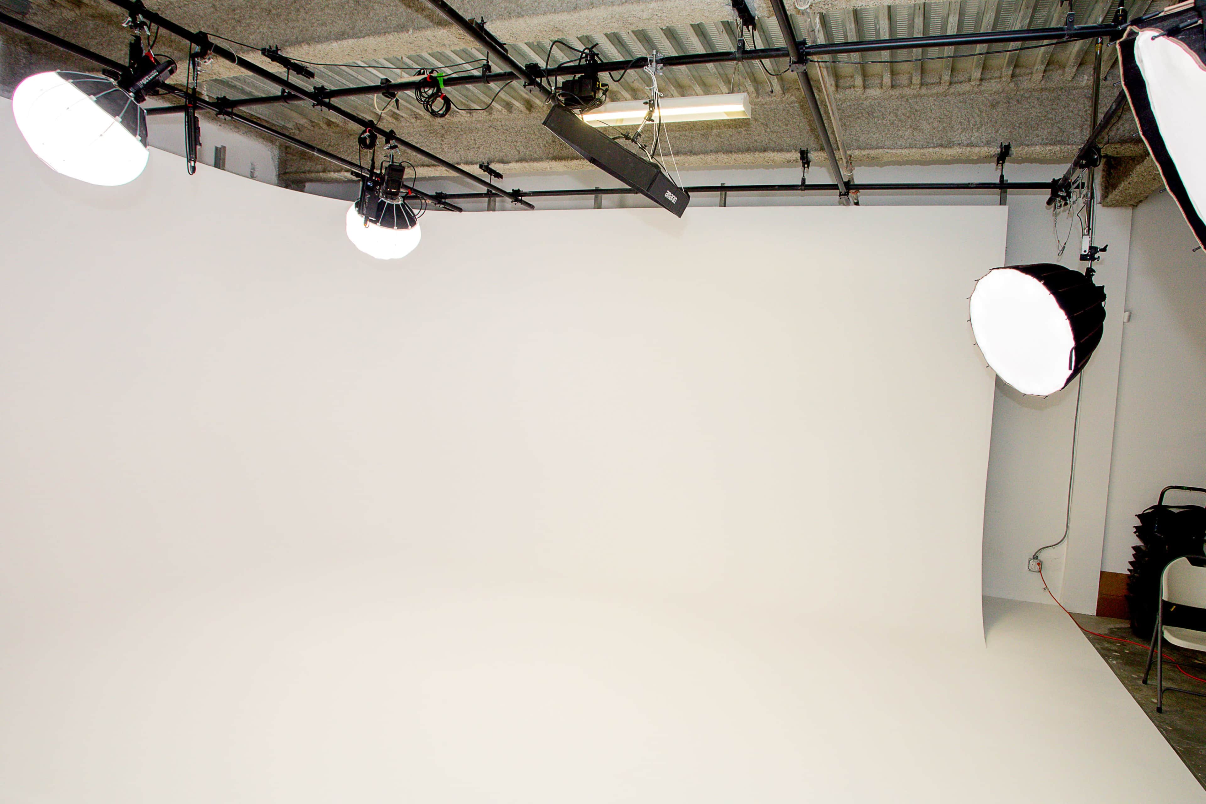 3 Sided Cyclorama Wall Image in Burnaby, Burnaby, BC