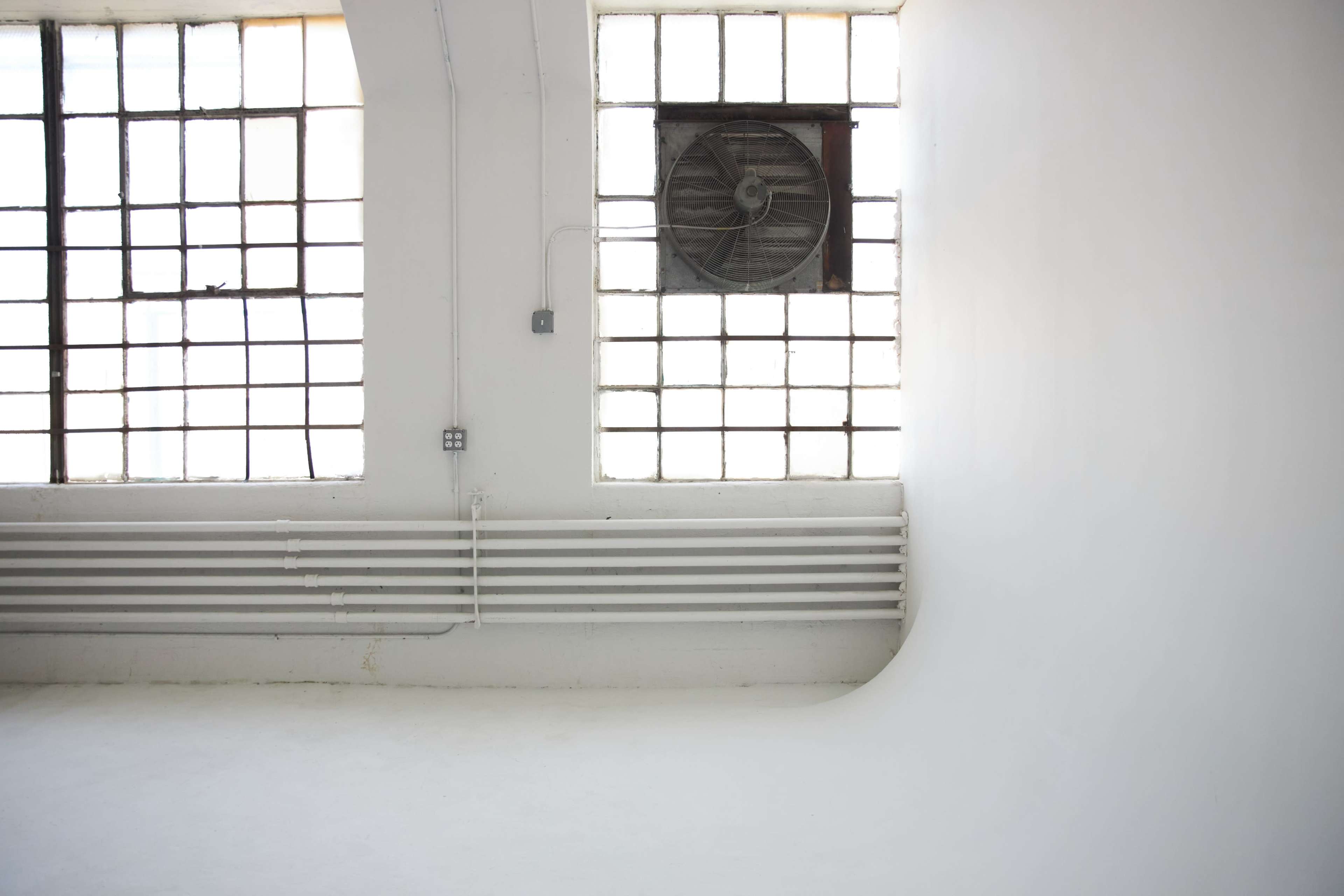 Large Daylight Studio White CYC wall / free Parking Image in West Side, Jersey City, NJ