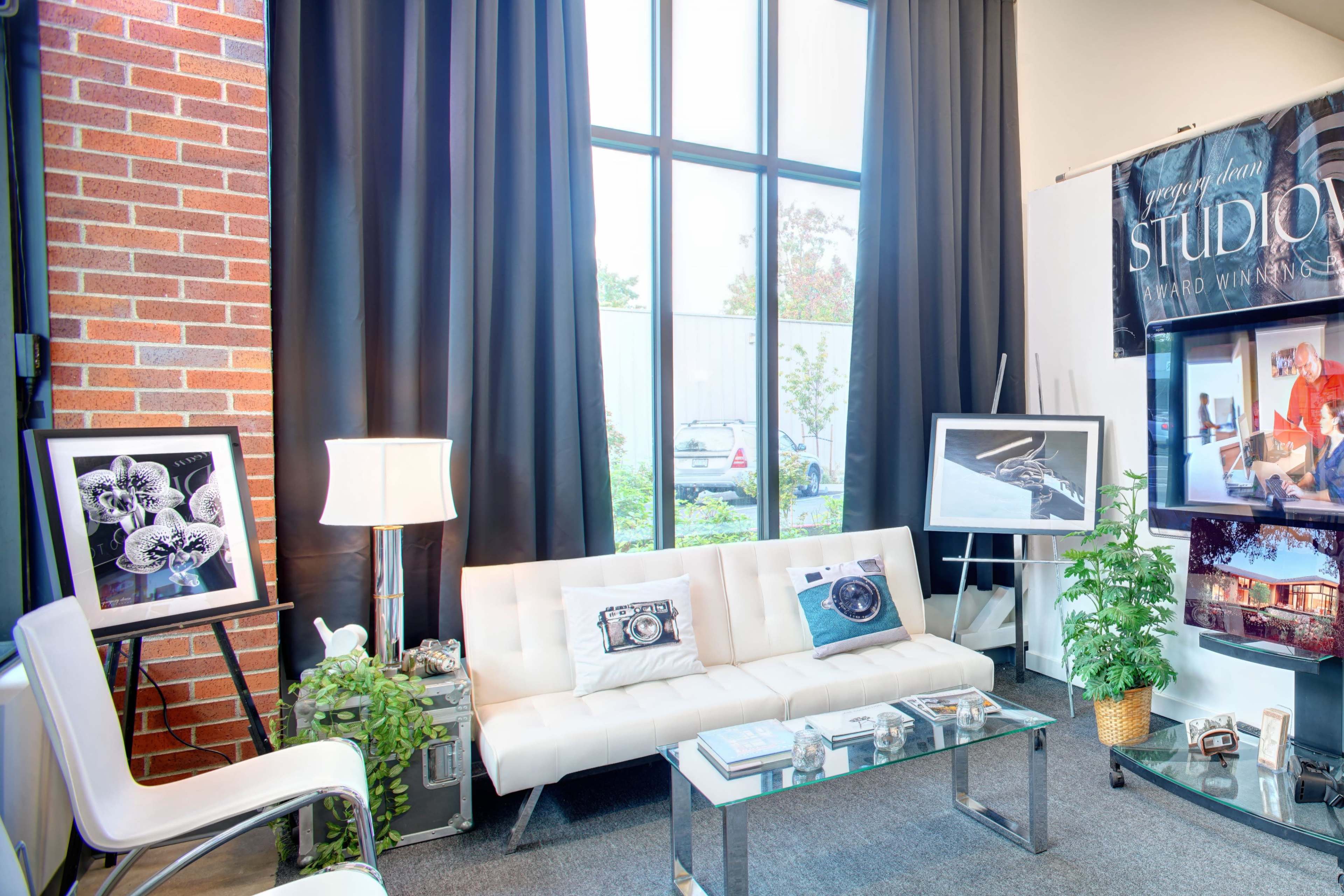 Downtown, street level Photography/Video Studio Image in Central Area, Salem, OR