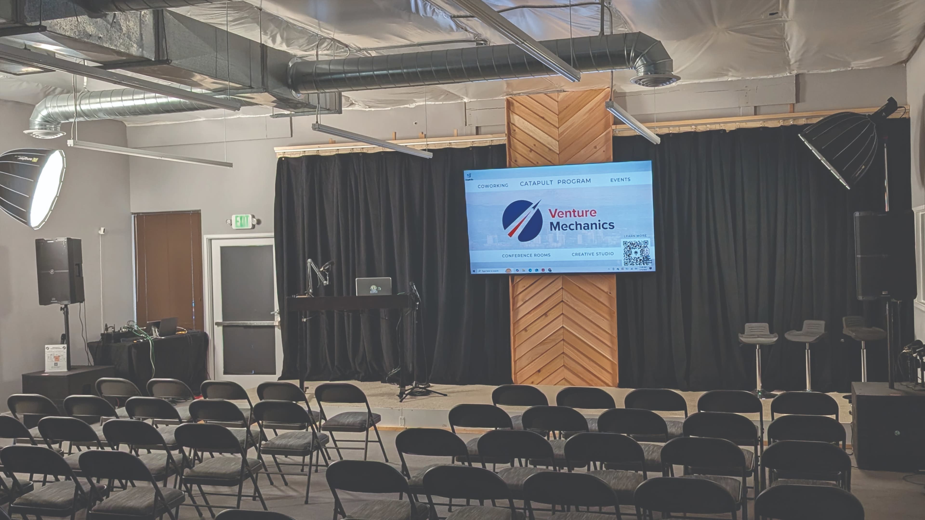 Versatile Event Space in Bellevue with Easy Access - Leonardo Room Image in Crossroads, Bellevue, WA