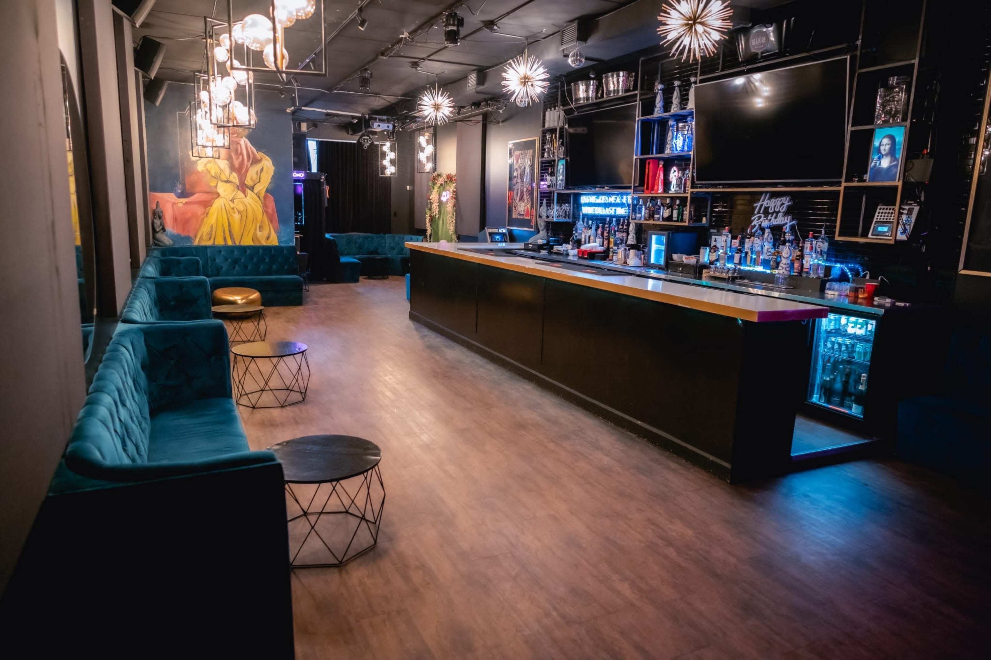 DOWNTOWN  INTIMATE LOUNGE Image in Trinity-Bellwoods, TORONTO, ON