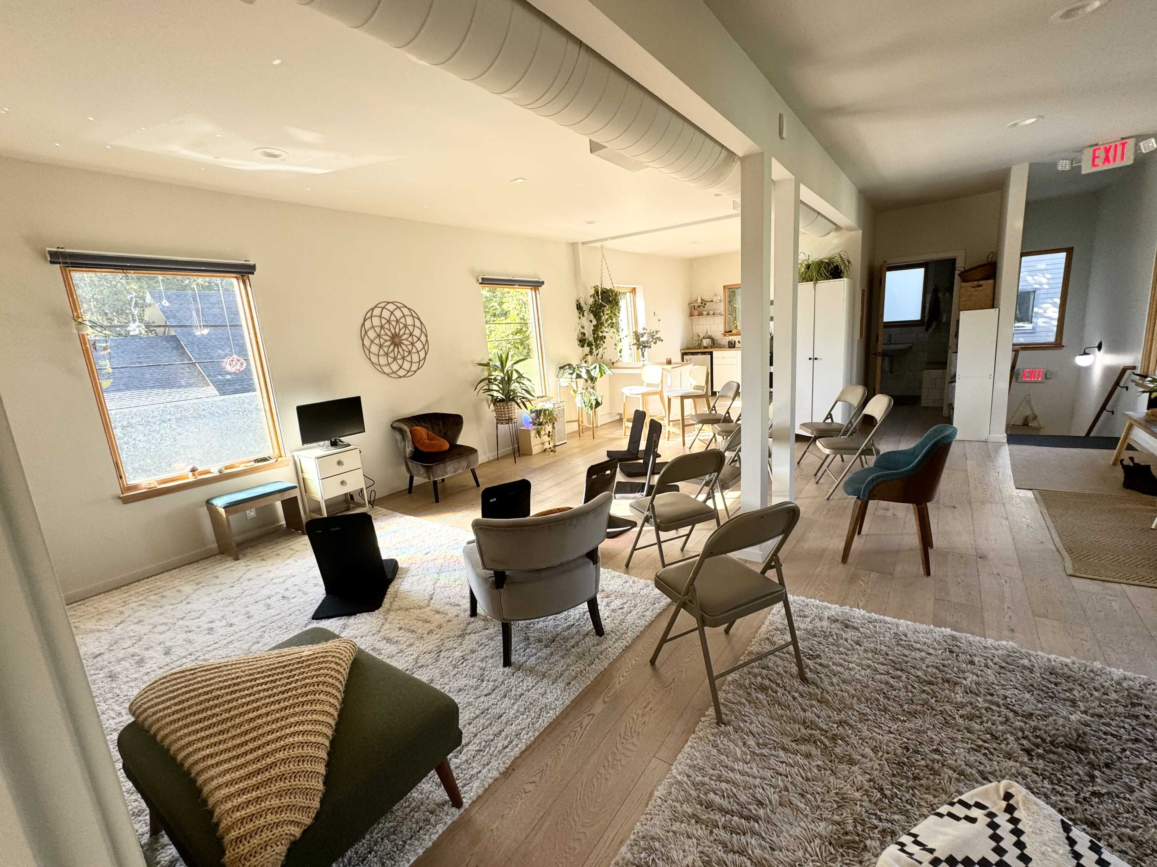 Light Filled Modern Close-in Southeast Wellness Space Image in Southeast Portland, Portland, OR