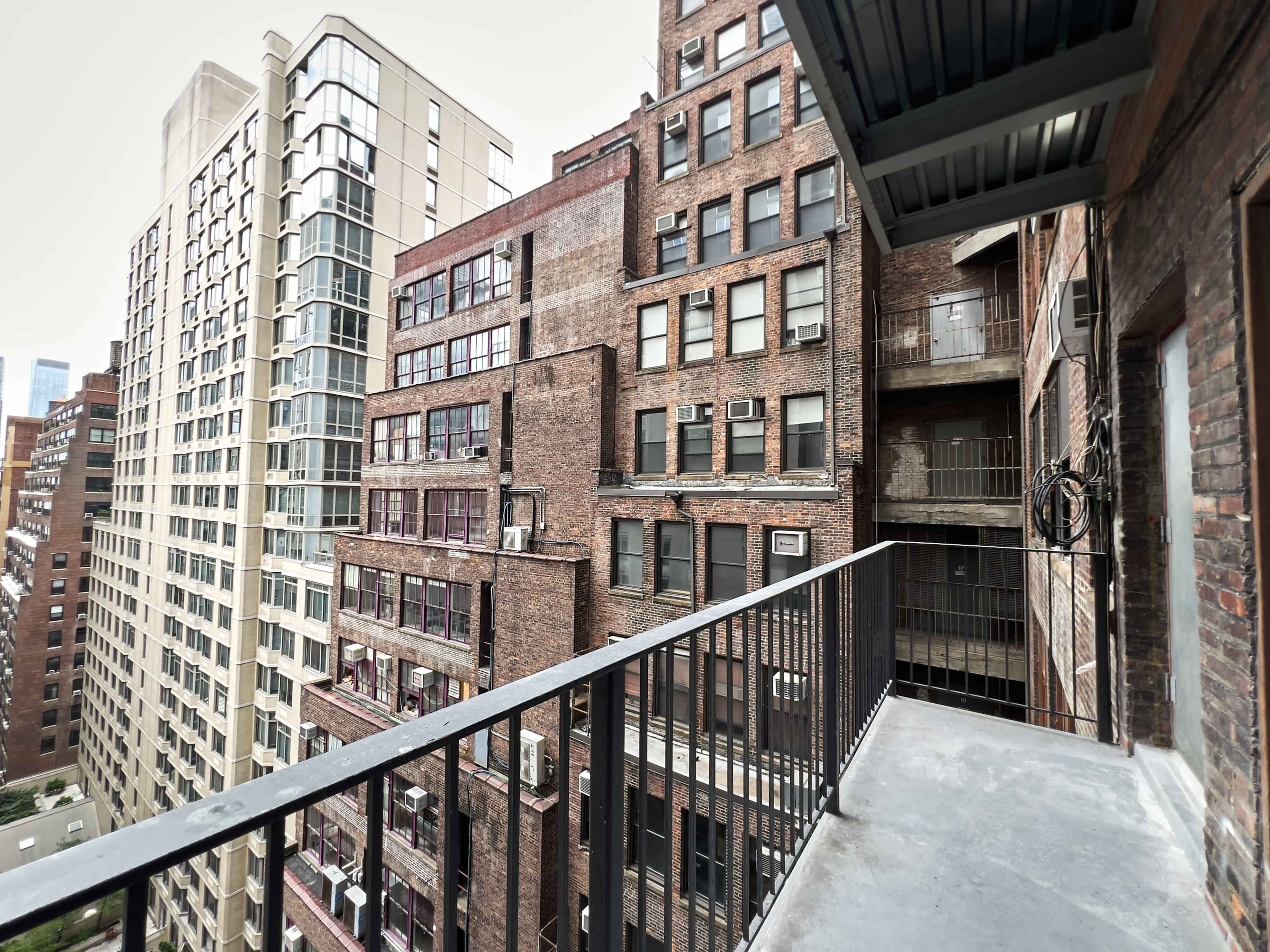 14C Manhattan Cyc wall + Balcony + Free EQ Image in Midtown Manhattan, NEW YORK, NY