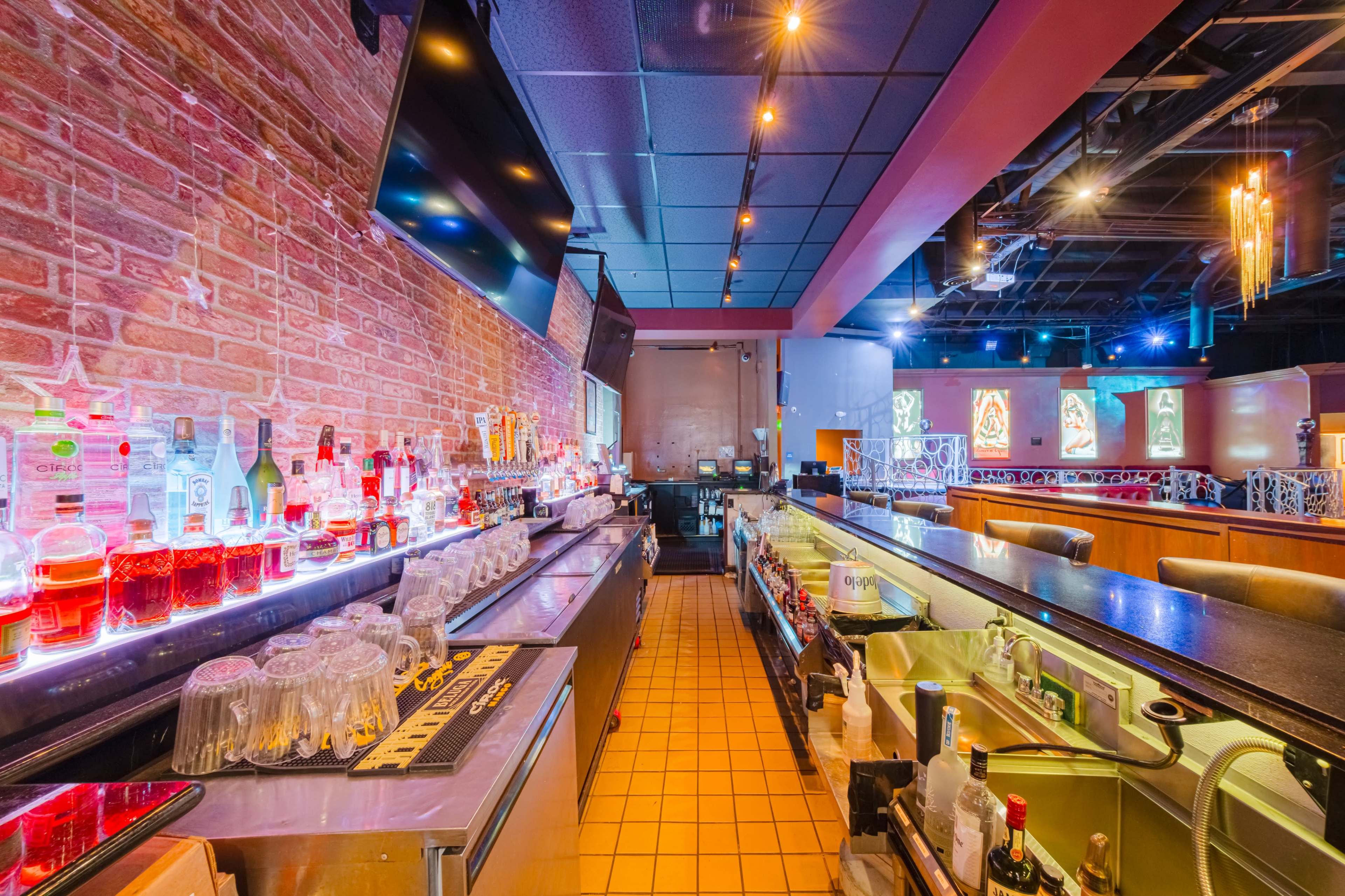 DAMES N GAMES RETRO CHIC HOLLYWOOD GENTS CLUB Image in Van Nuys, Los Angeles, CA