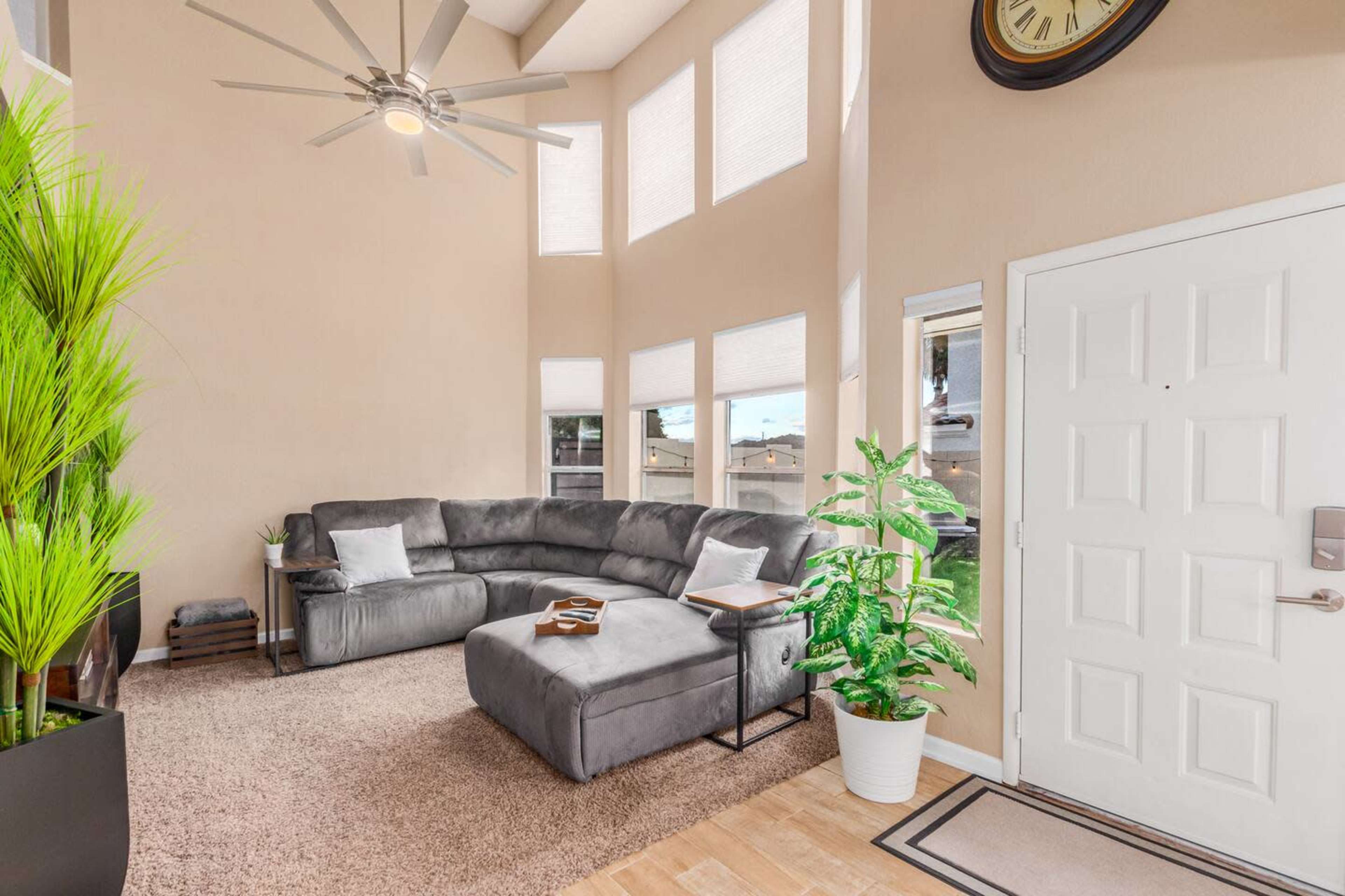 Phoenix Oasis in the Cove with Modern Interiors & Stylish Backyard Image in Paradise Valley Village, Phoenix, AZ