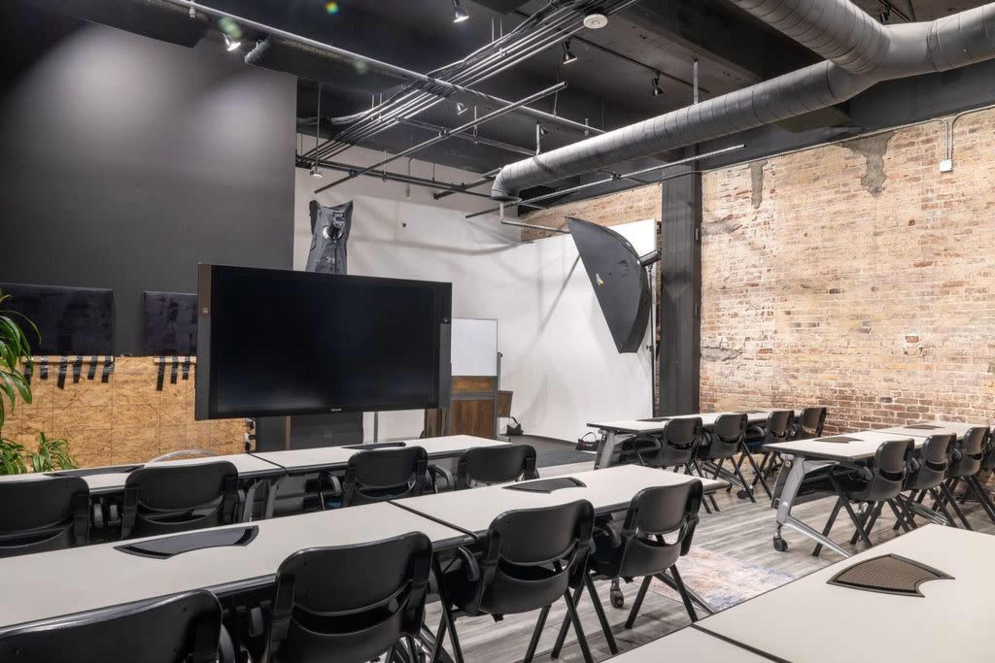 25 Person Classroom, Training Room, Meeting Space, Workshop Image in Old Pasadena, Pasadena, CA