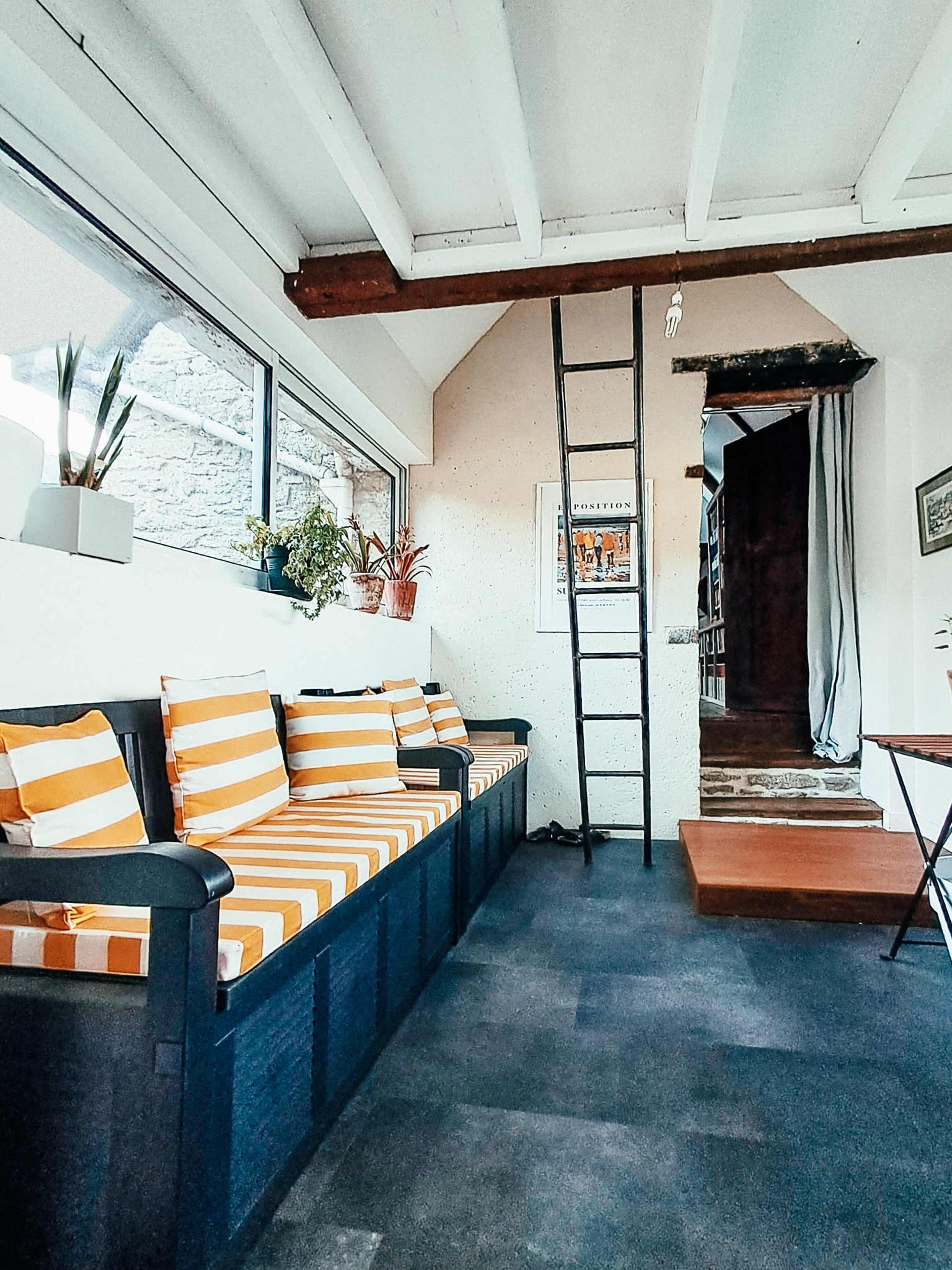 Appartement dans le style bohème chic au charme authentique Image in , Dinan