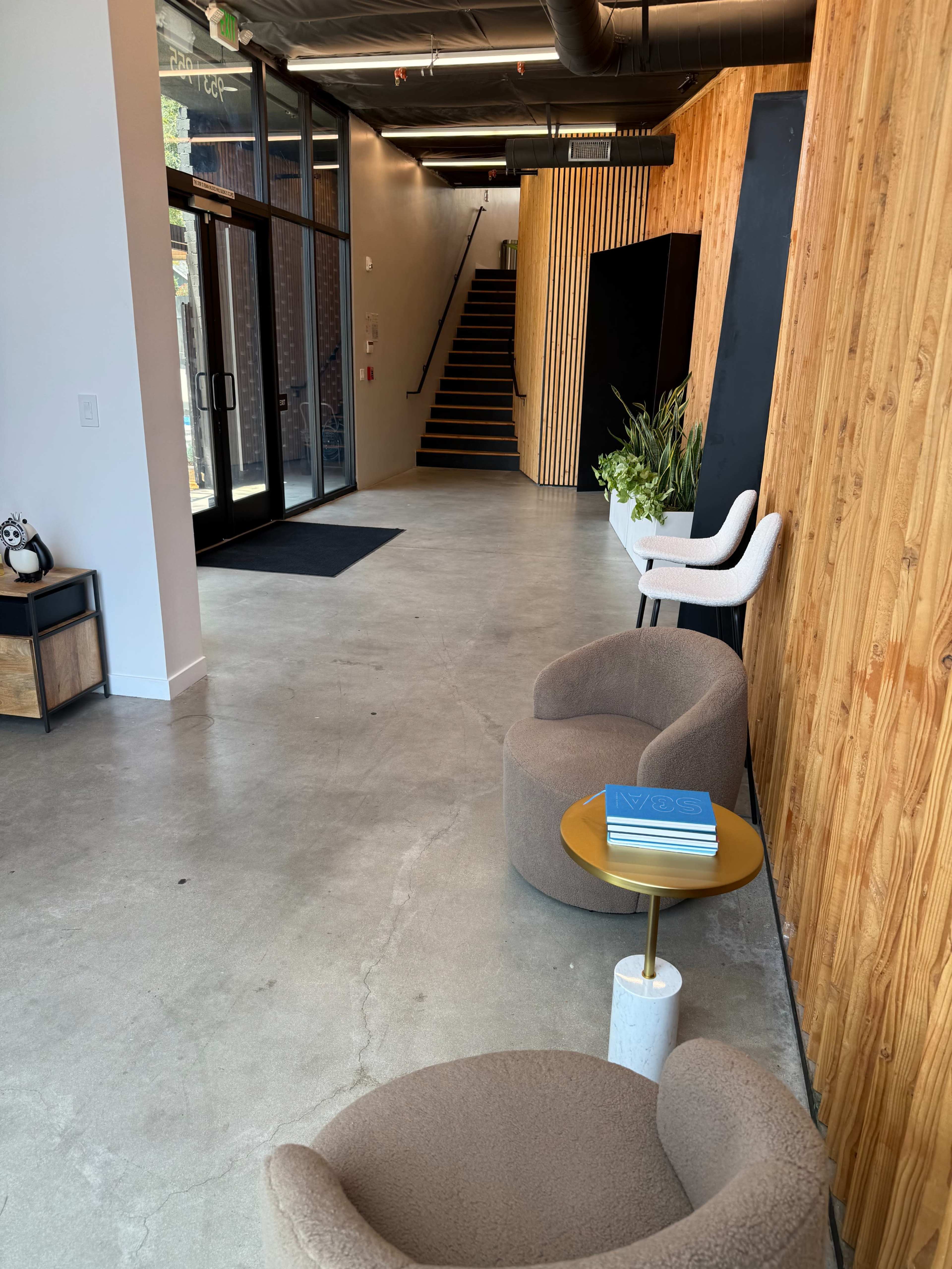 Modern Office Lobby / Lounge Image in Historic Highlands, Pasadena, CA