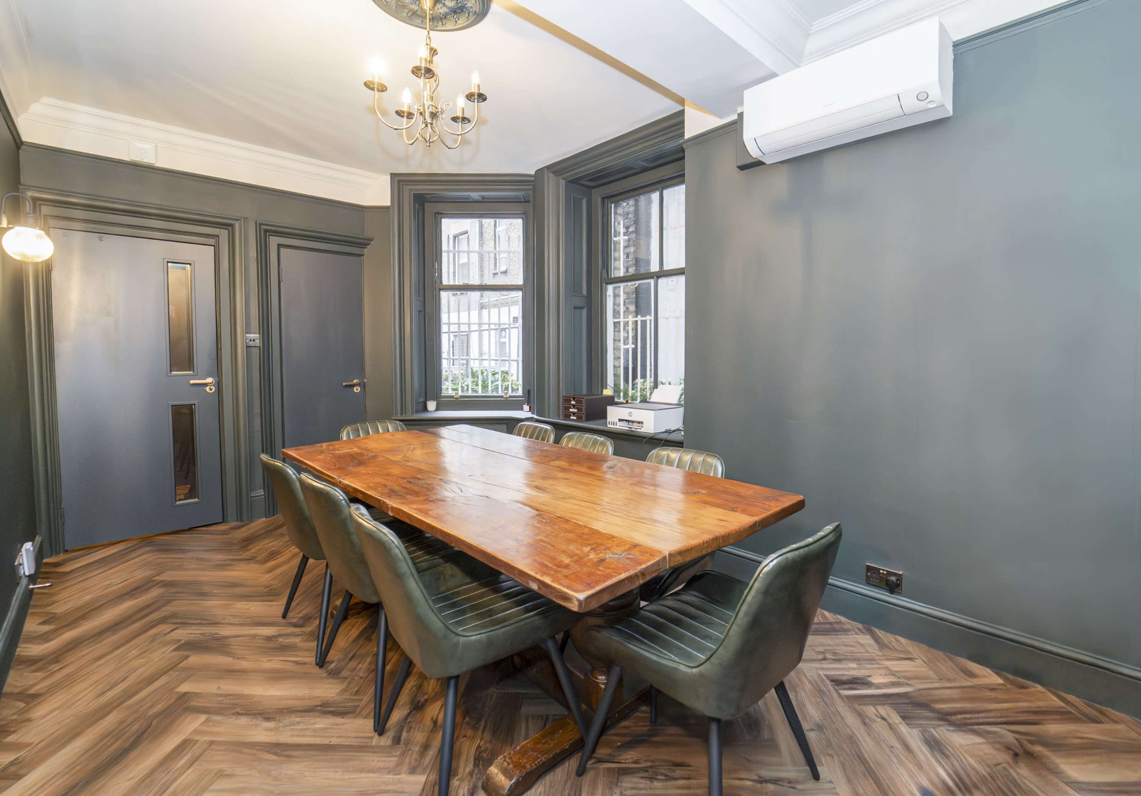 Premium Meeting Room for Hire in Mayfair – St George’s House, Hanover Square Image in Mayfair, London, ENG