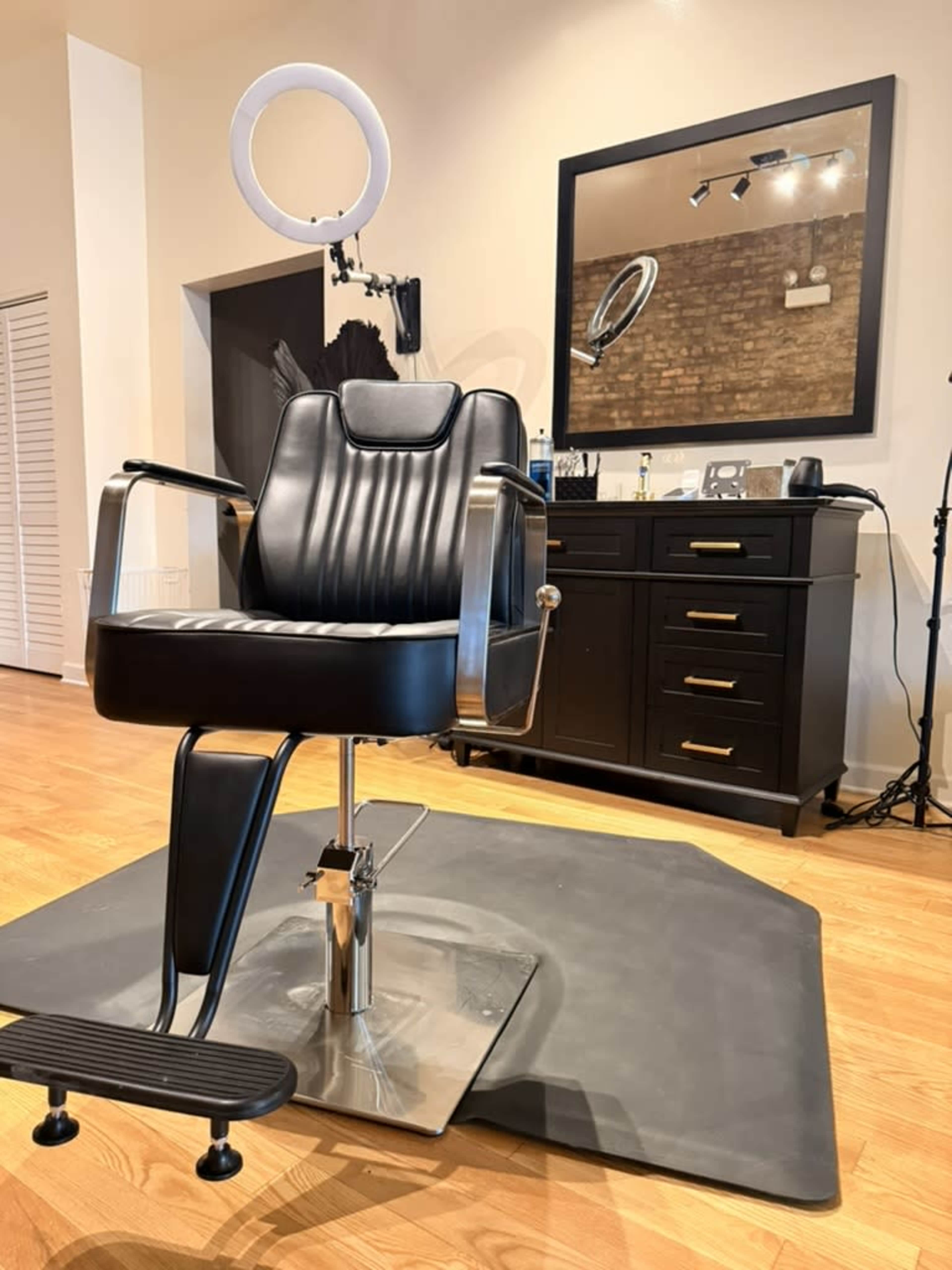 Upscale River West Meeting Space with Exposed Brick Image in West Town, Chicago, IL