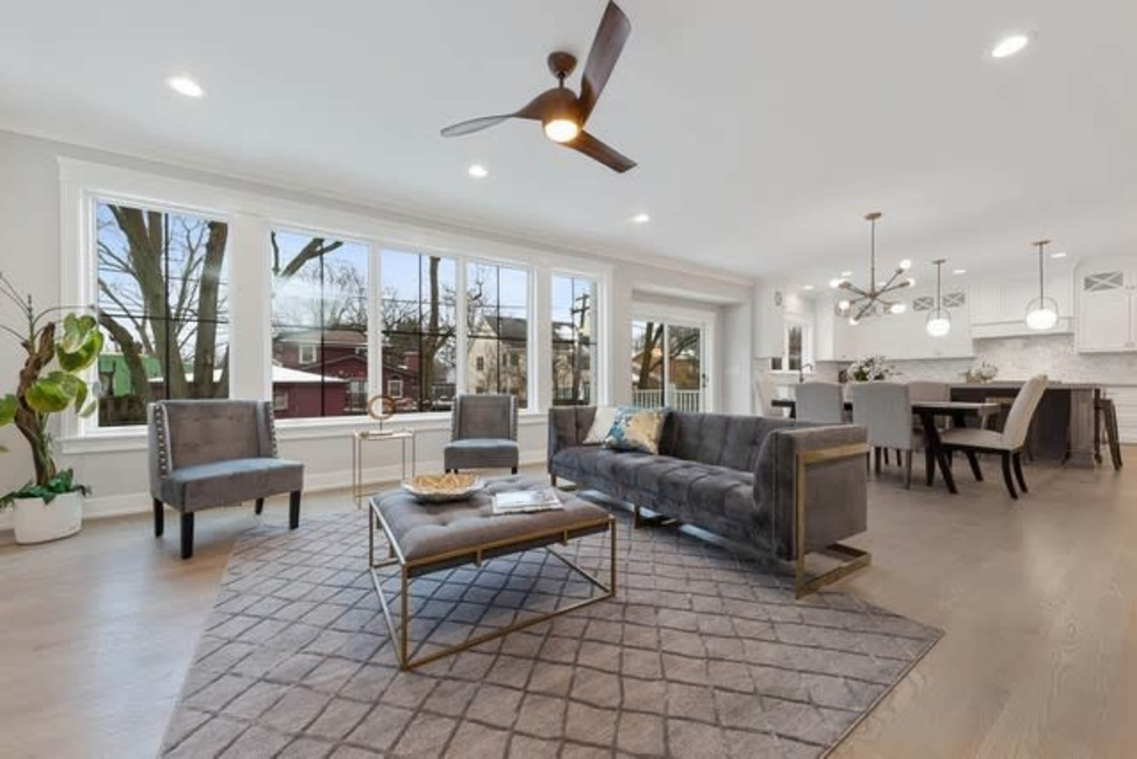 Single Family Home in Downers Grove Image in Downers Grove Township, Downers Grove, IL