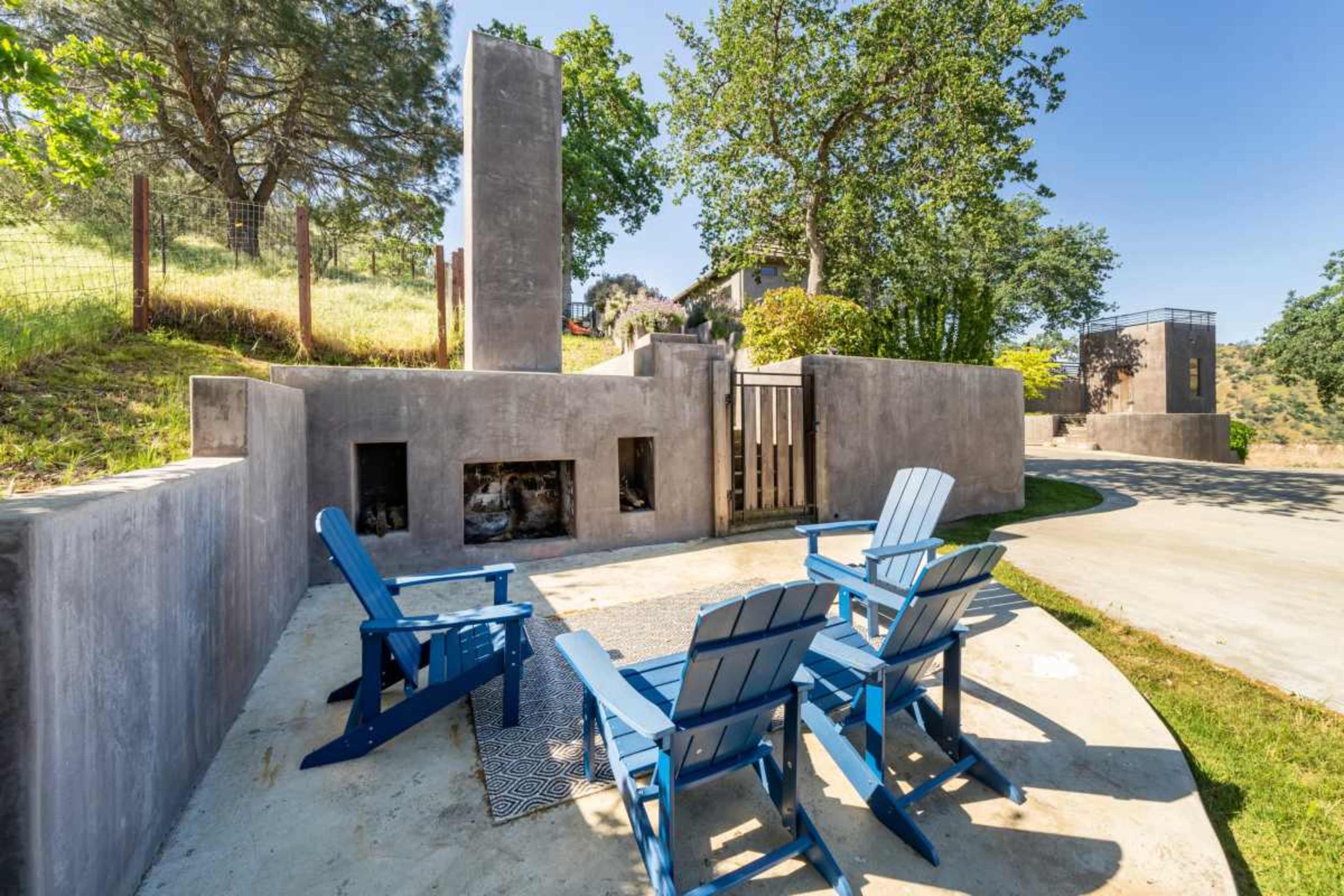 Luxurious and private villa nestled in the Sierra Mountains, overlooking the serene Millerton Lake. Image in , Friant, CA