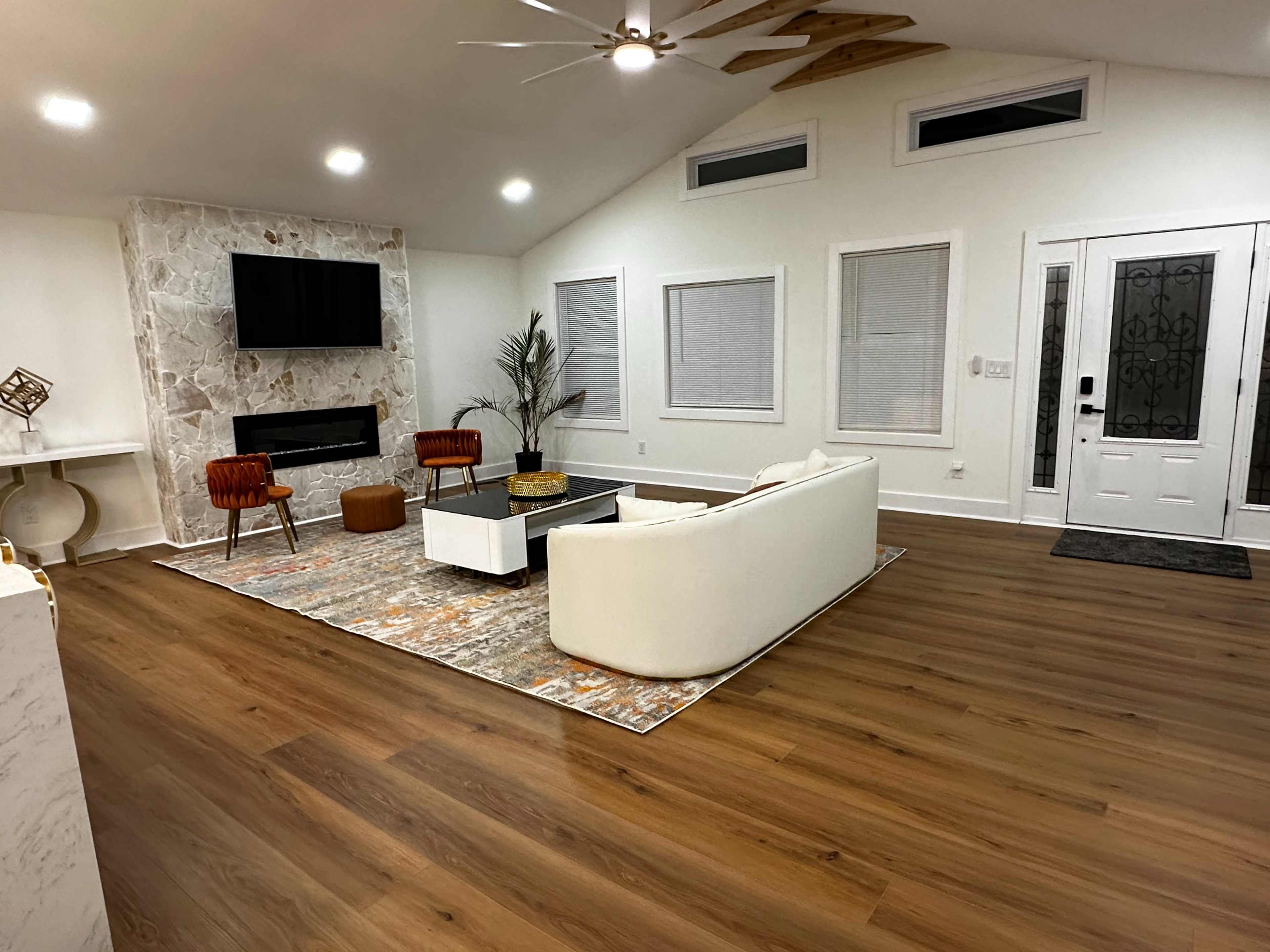 Grand Event Retreat with Vintage Lounge & Modern Elegance Image in Westview, Atlanta, GA