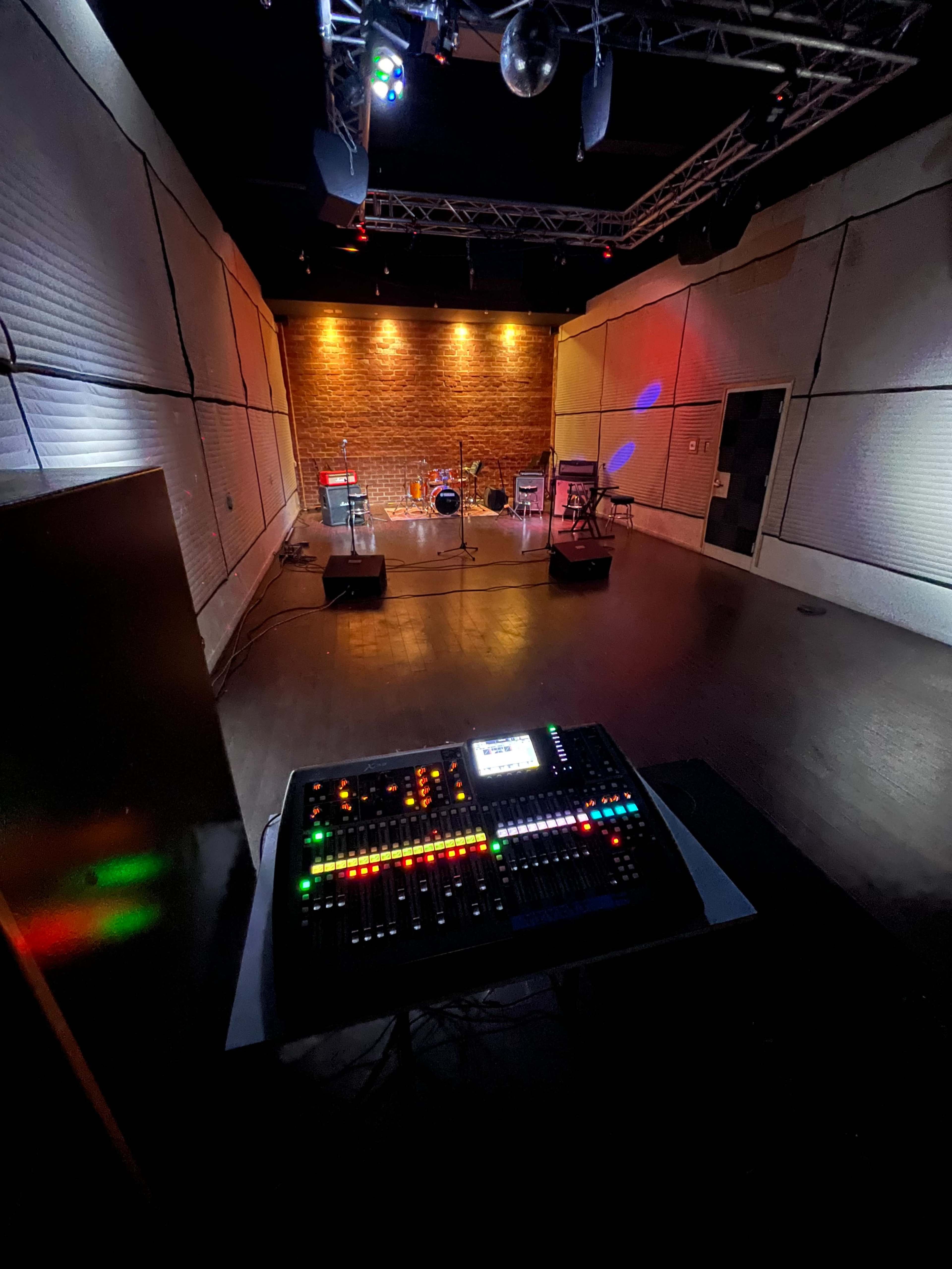 1,000 sq. ft. Space for Rehearsals, Video Shoots, Live Streams, and Photography Image in Northeast Los Angeles, Los Angeles, CA