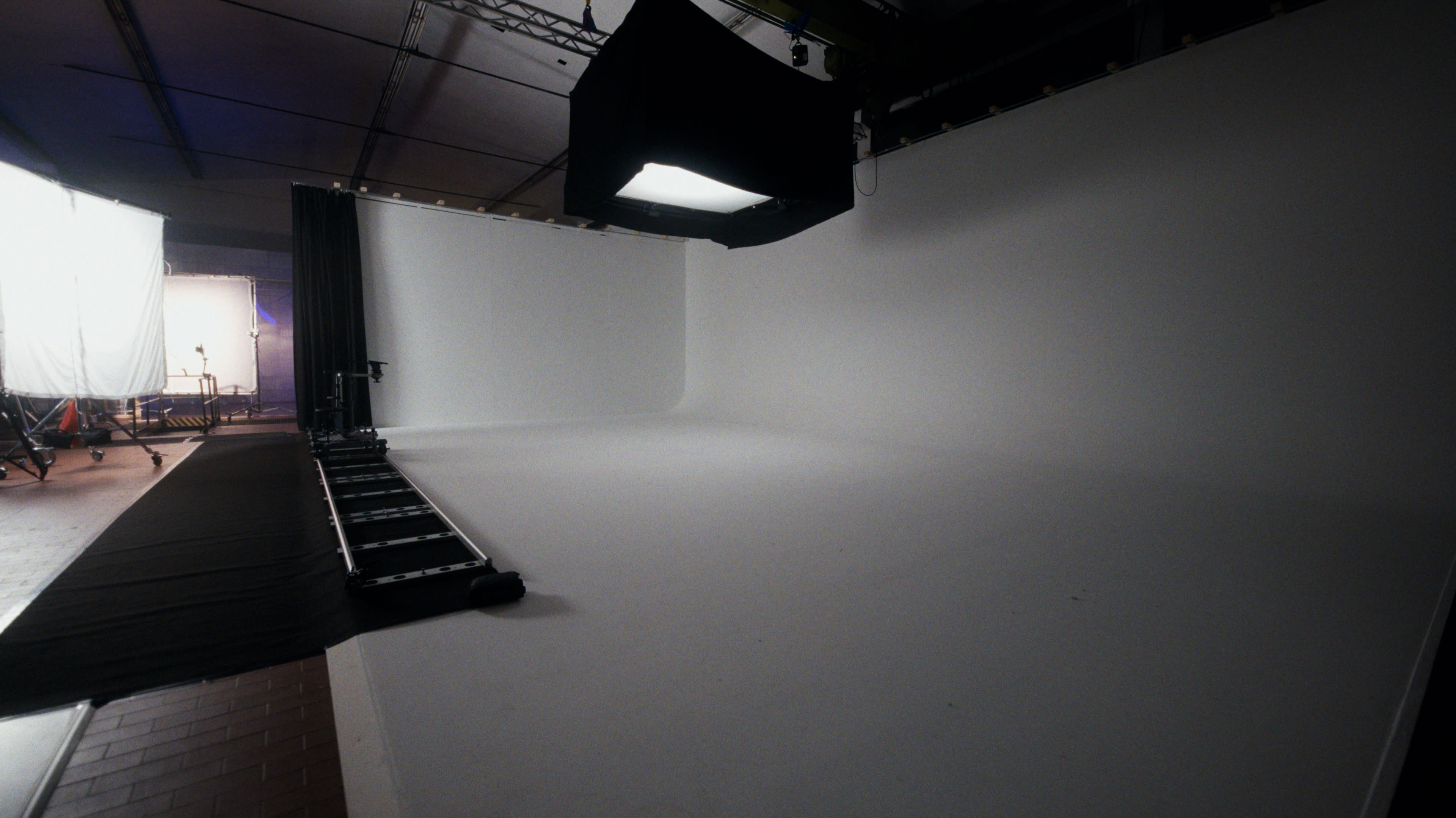 Foto- und Filmstudio in NRW mit großer Hohlkehle und vielen weiteren modularen Sets. Image in , Lünen