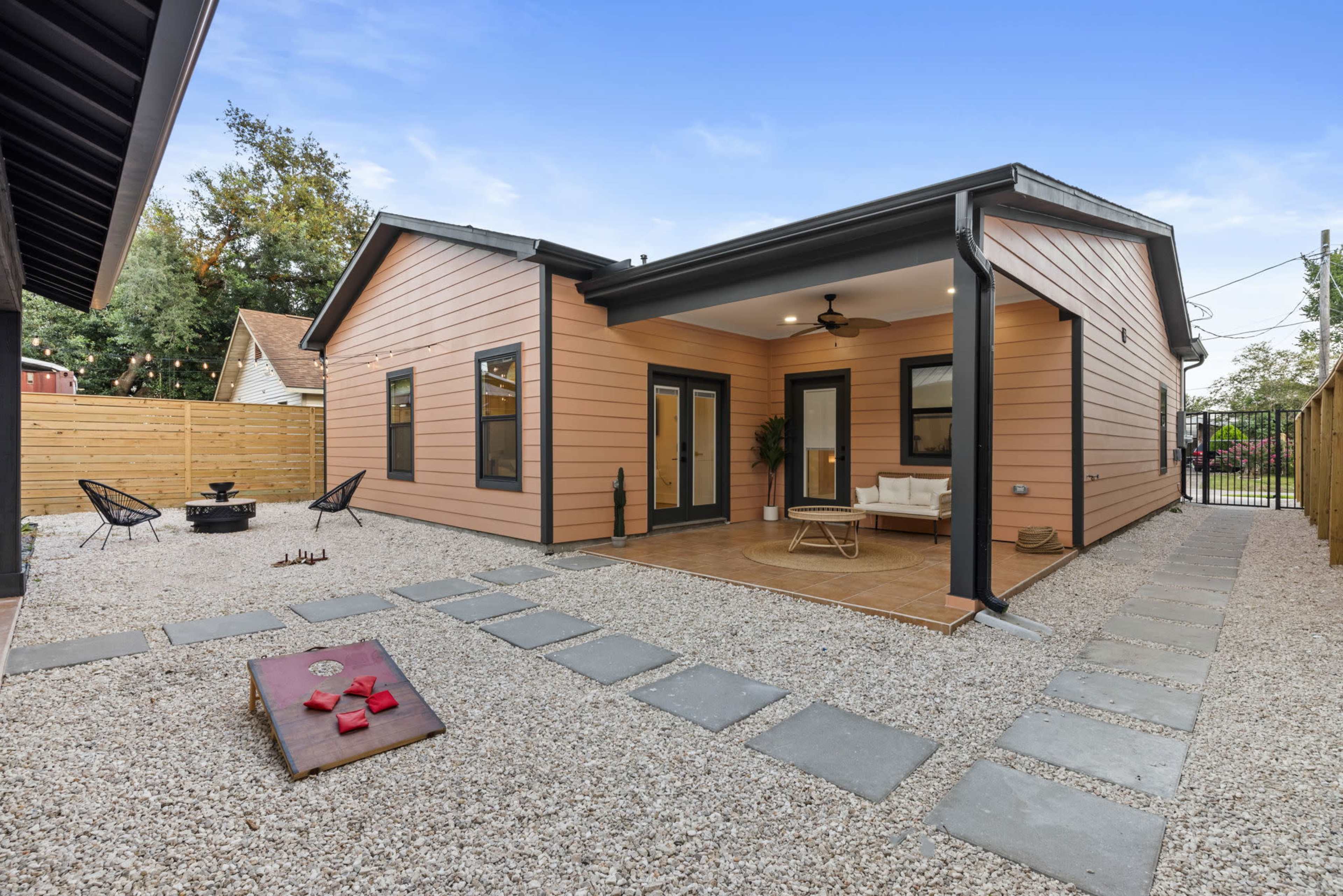 Desert Rose DREAM HOUSE ✨ Desert vibes New Construction, Quiet & Photo-Ready - Shared Patio Image in Greater East End, Houston, TX