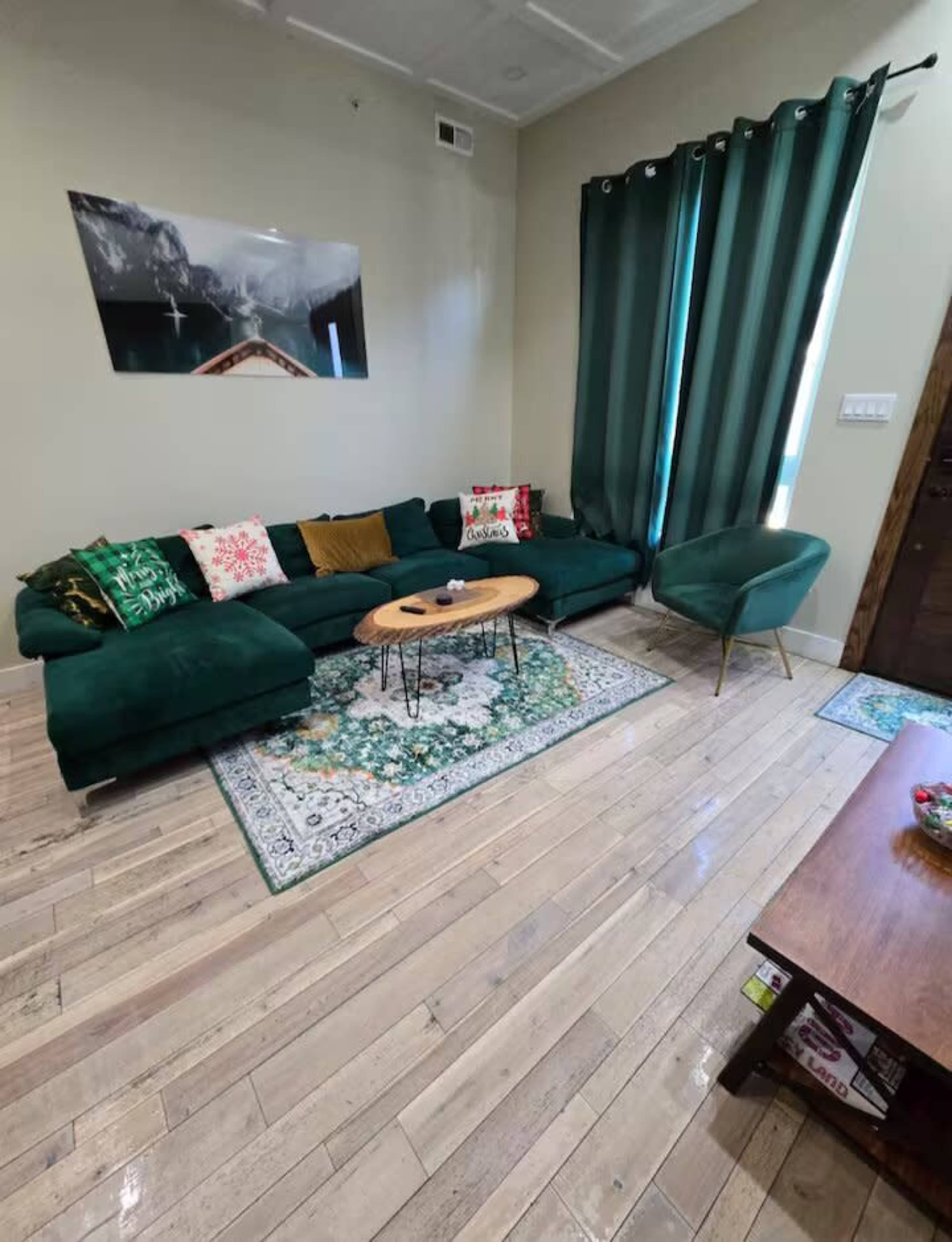 Emerald jacuzzi loft Image in Grays Ferry, Philadelphia pa, PA