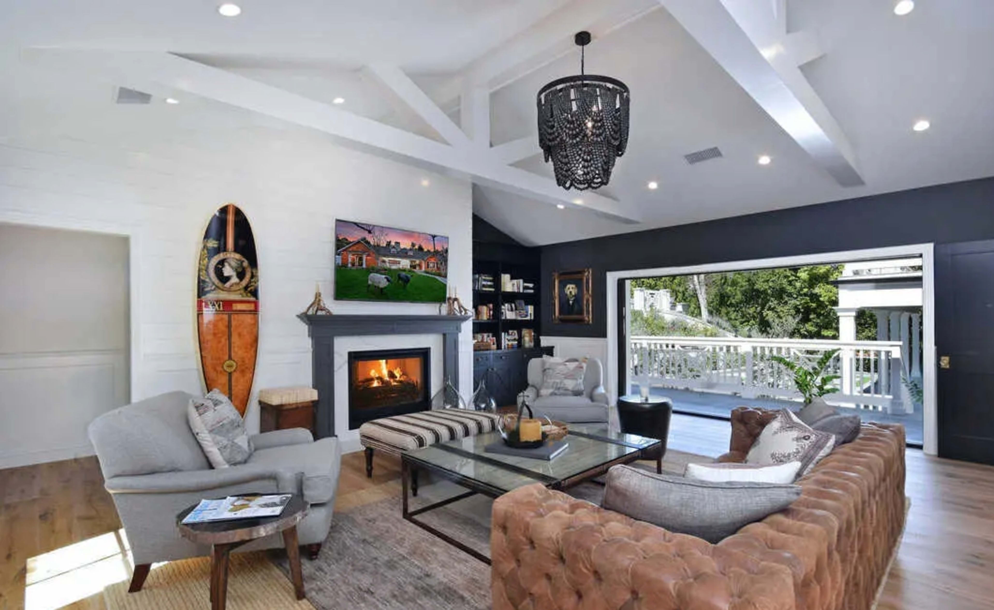 Luxury Modern Farmhouse with Beautiful and Spacious Outdoor Space Image in Encino, Encino, CA