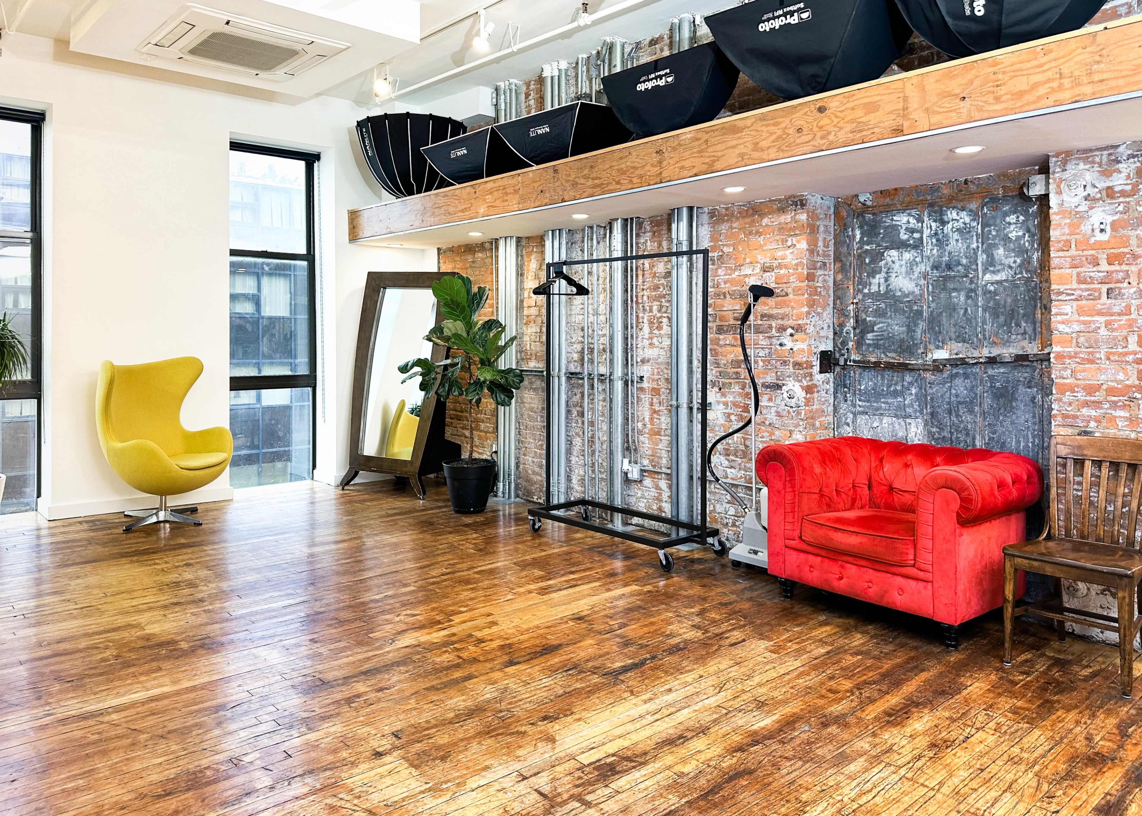 All Inclusive Greenpoint Photo Studio with Free Profoto Light Equipment Image in Greenpoint, Brooklyn, NY